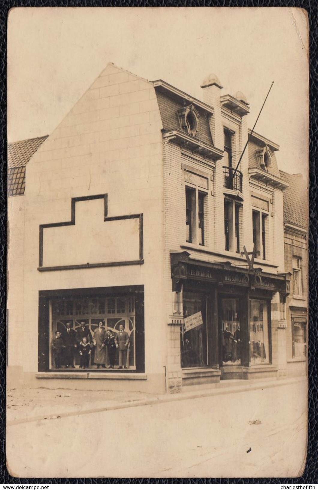 FOTOKAART WERVICQ - WERVIK --- Zicht Op Winkelpand 1925 - Kledinghandel Huis DERYCKERE - Wervik
