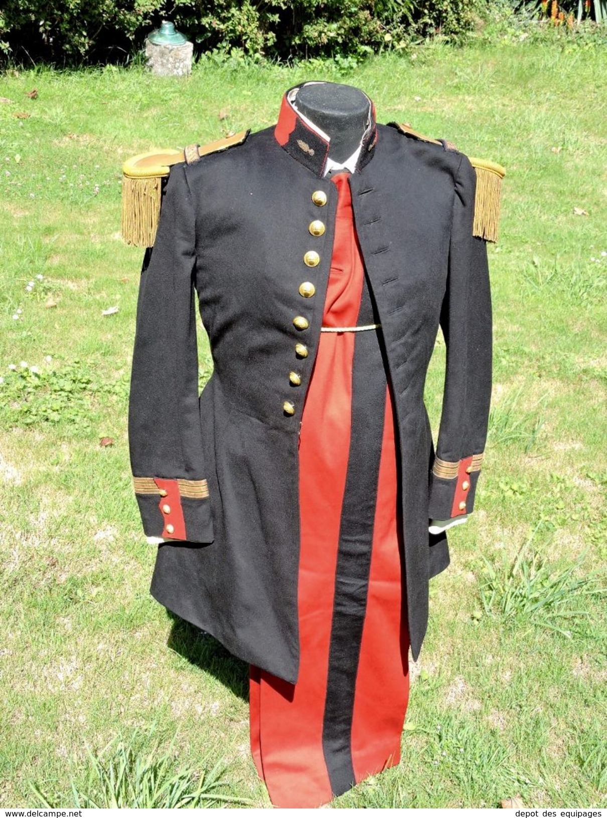 BEL UNIFORME MODELE 1931 GRANDE TENUE CAPITAINE INFANTERIE- VESTE + PANTALON + EPAULETTES