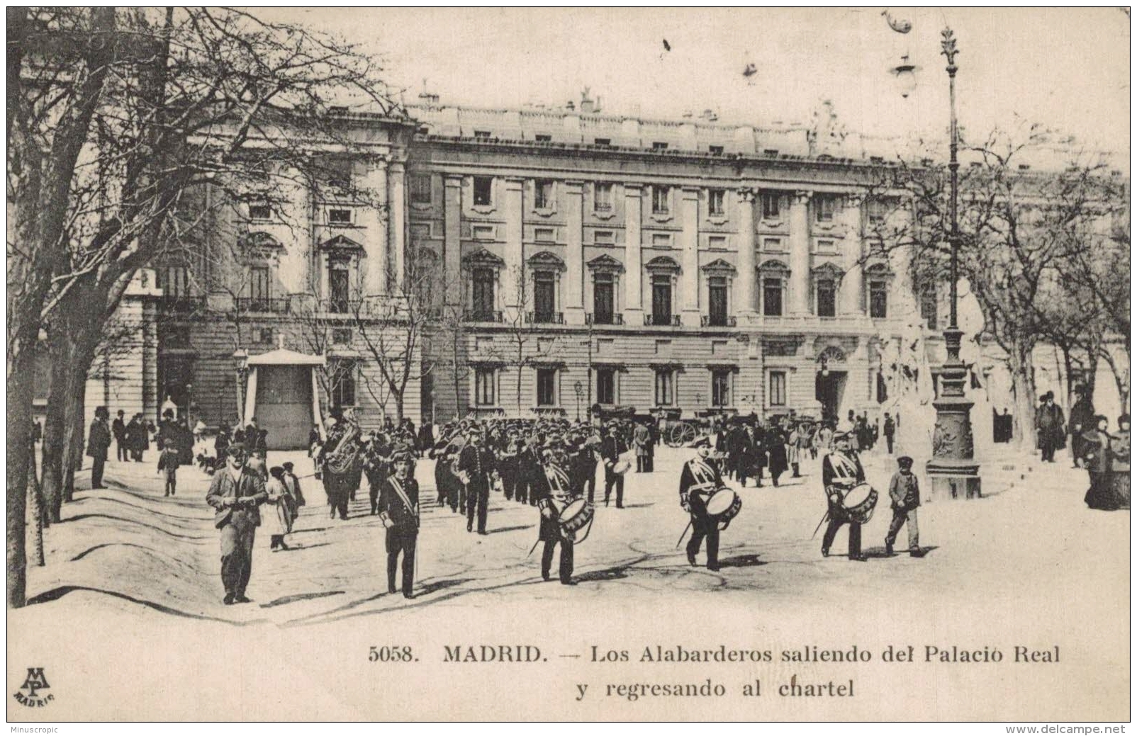 CPA Espagne - Madrid - Los Alabarderos Saliendo Del Palacio Real - Madrid