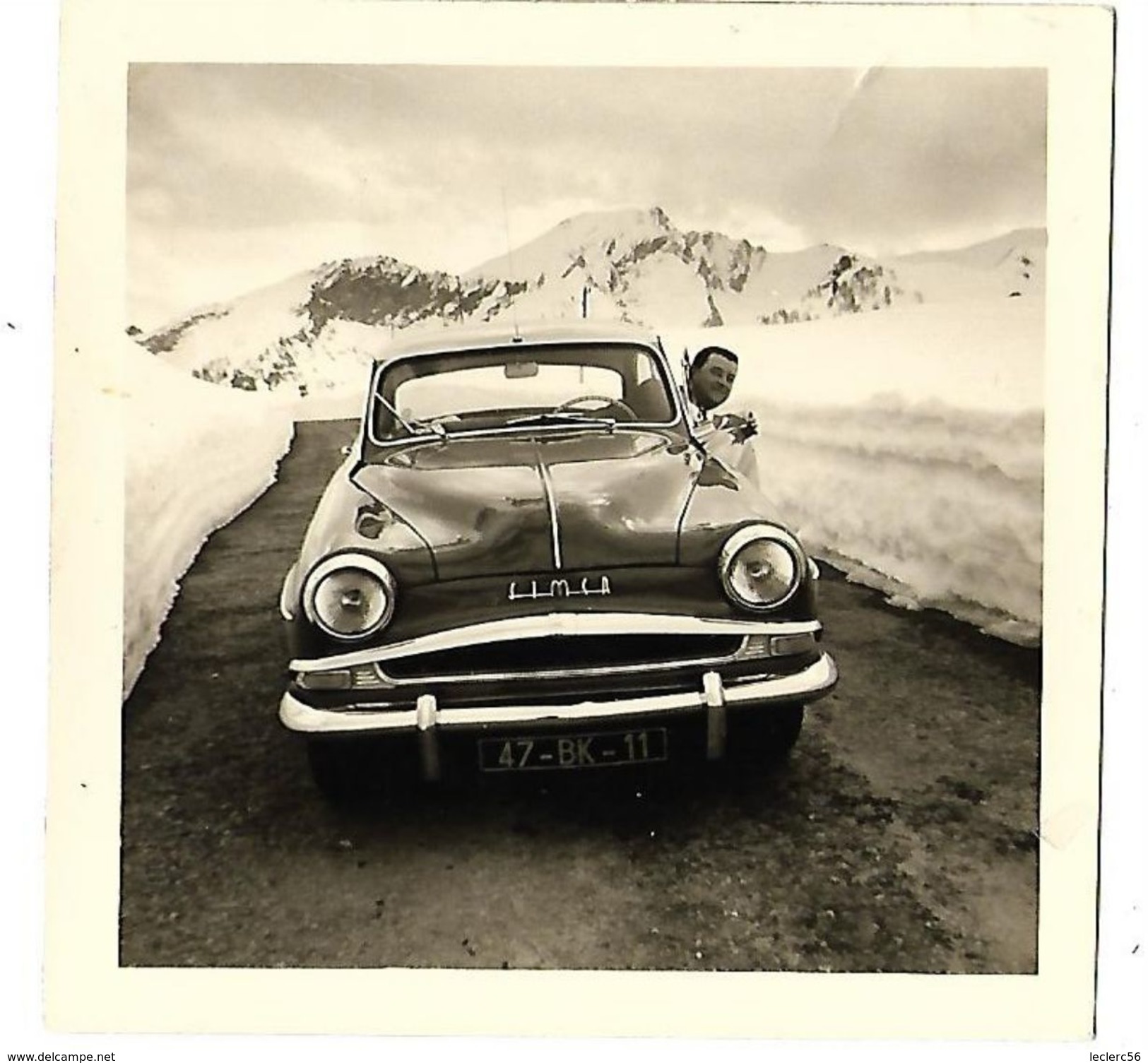 PHOTO 9 X 9 Cm 1961 ANIMEE ARONDE SIMCA AU COL DE VARS ALPES - Automobiles