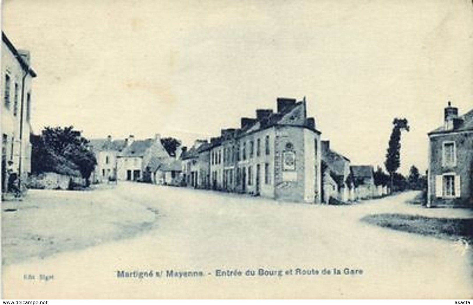 CPA Martigne S/ Mayenne - Entree Du Bourg Et Route De La Gare  (123516) - Autres & Non Classés