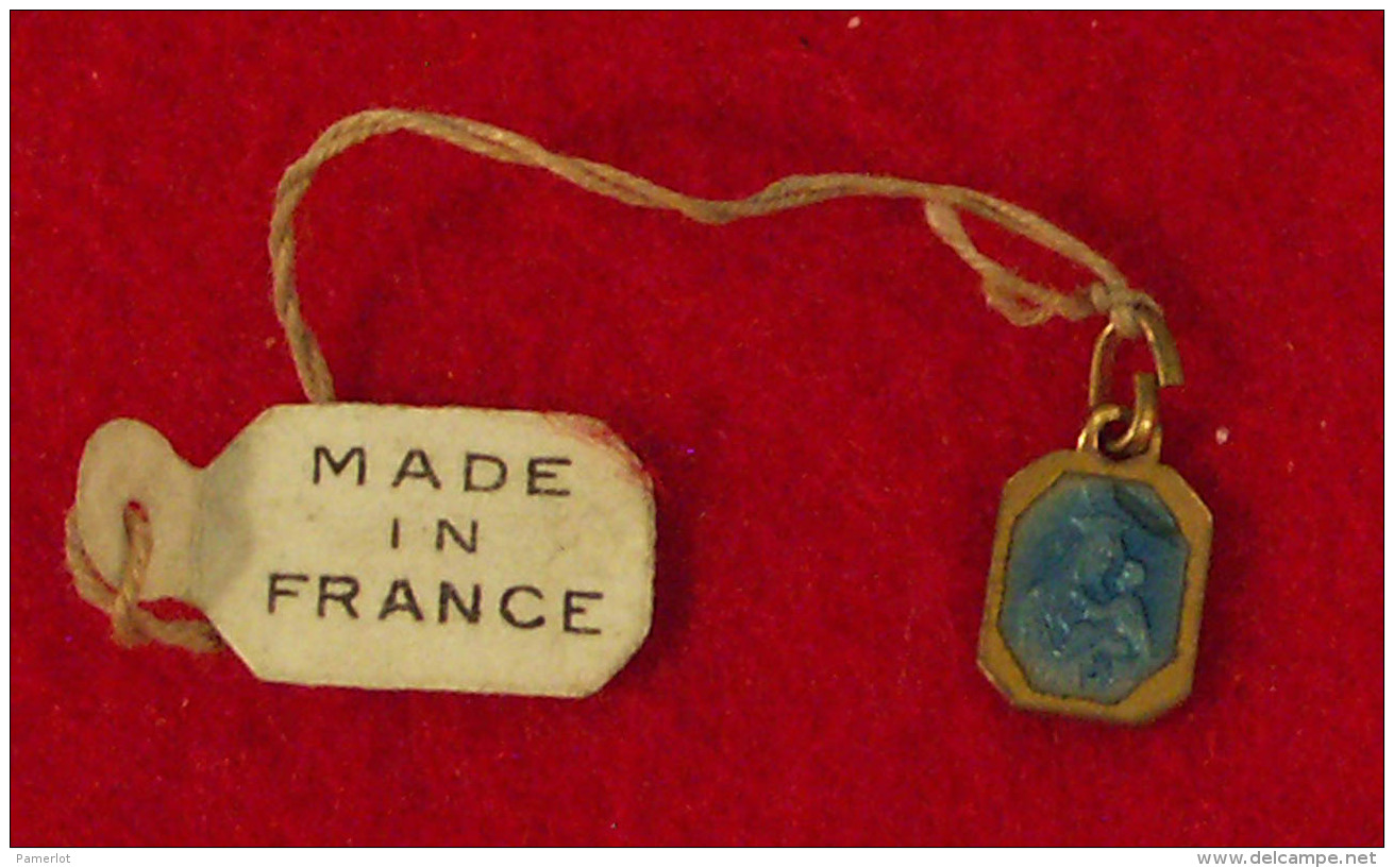 Religion Medaille De France Emaillée, 1.2 X 0.7cm, 1gr - Religion & Esotericism