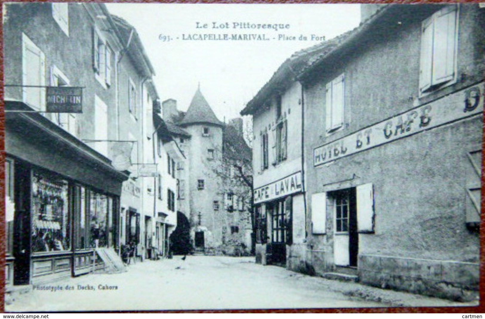 46 LACAPELLE MARIVAL PLACE DU FORT COMMERCES HOTEL ET CAFE LAVAL PLAQUE PNEUS MICHELIN - Lacapelle Marival