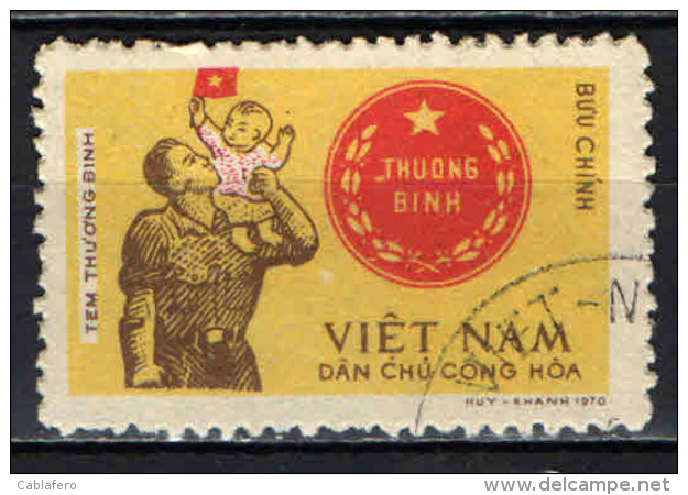 VIETNAM DEL NORD - 1973 - MILITARE E BAMBINO - USATO - Vietnam