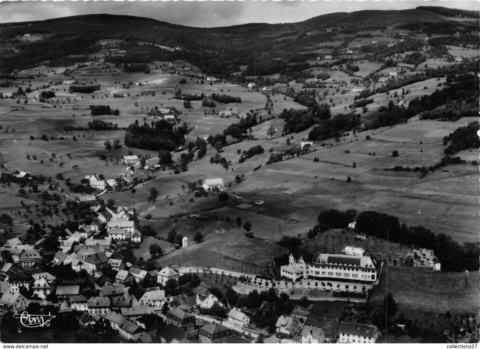 68-ORBEY- VUE GENERALE AERIENNE AVEC VUE SUR REMOMONT-BEAUREGARD - Orbey