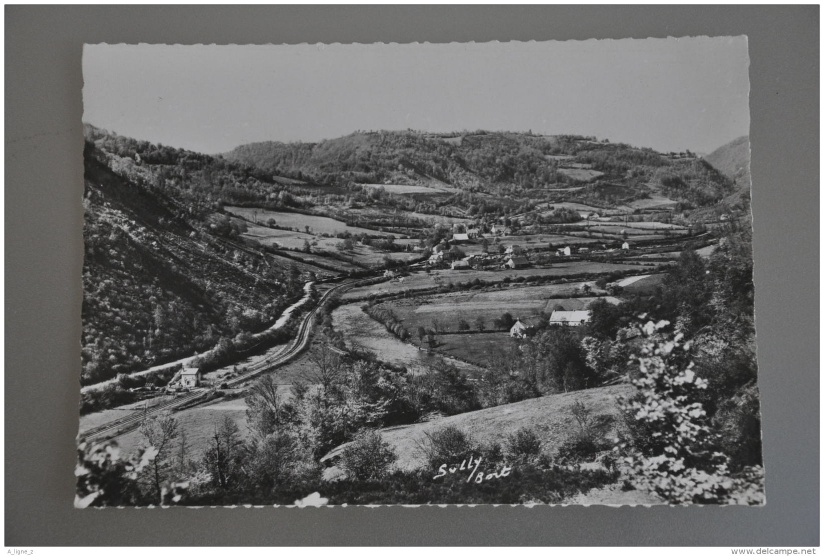 REF 304  : CPSM 19 La Vallée De Miallet Engloutie Sous Les Eaux Du Lac Du Barrage De Bort - Autres & Non Classés