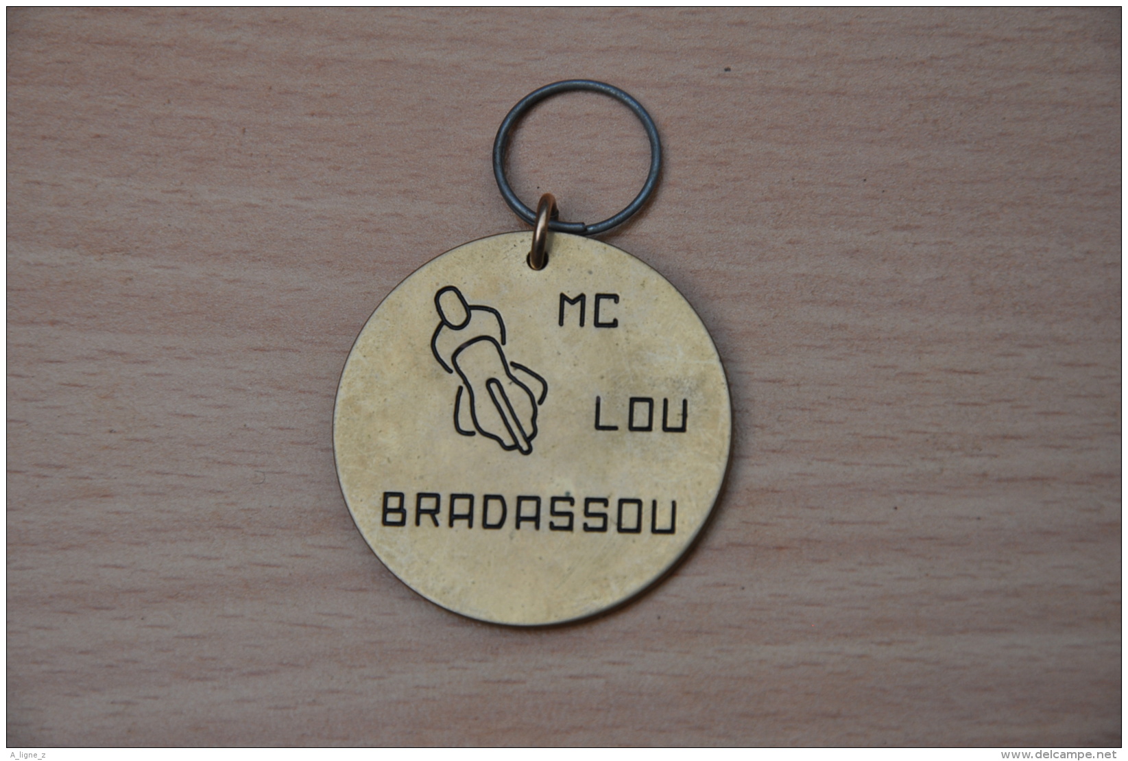 REF M1  : Médaille Souvenir  Moto Rassemblement Moto Club Lou Bradassou - Motos