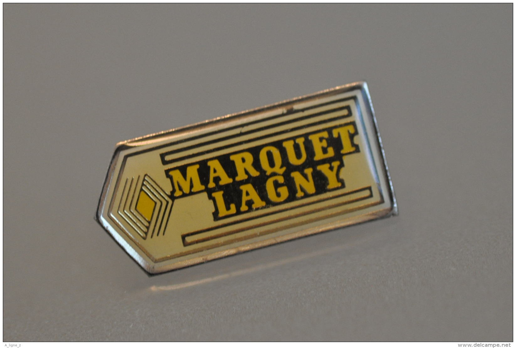 REF M1  : Pin's Pin  : Theme Automobile Renault Marquet LAGNY - Renault