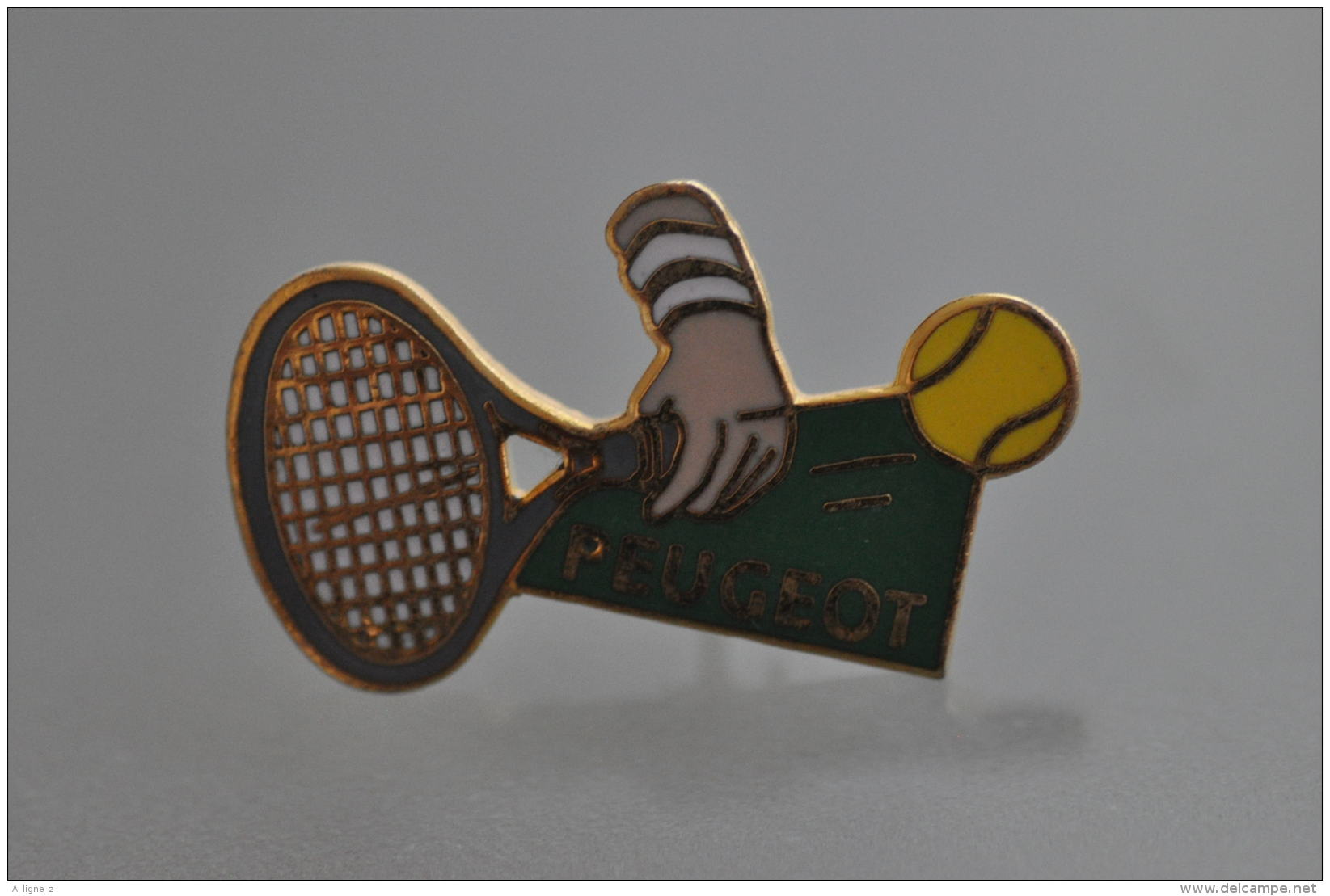 REF M3  : Pin's Pin  : Theme TENNIS : Rolland GARROS Peugeot - Tennis De Table
