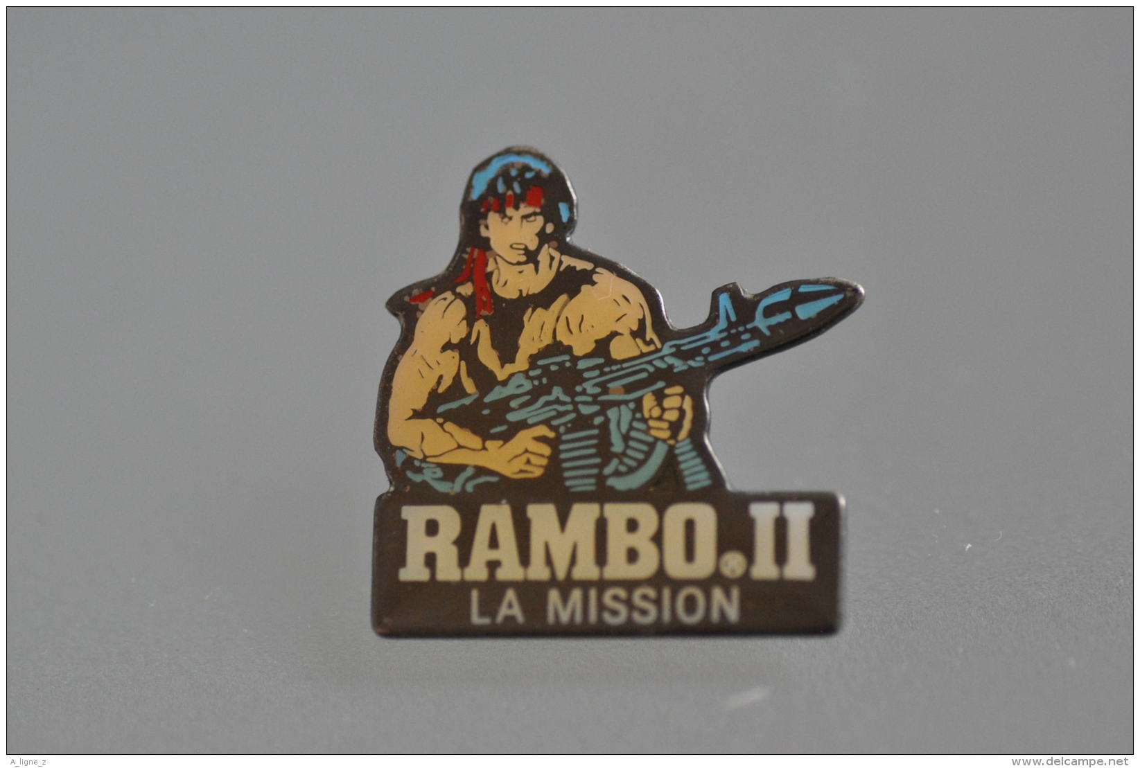 REF M4  : Pin's Pin  : Theme Cinéma :  Rambo 2 II - Cinéma