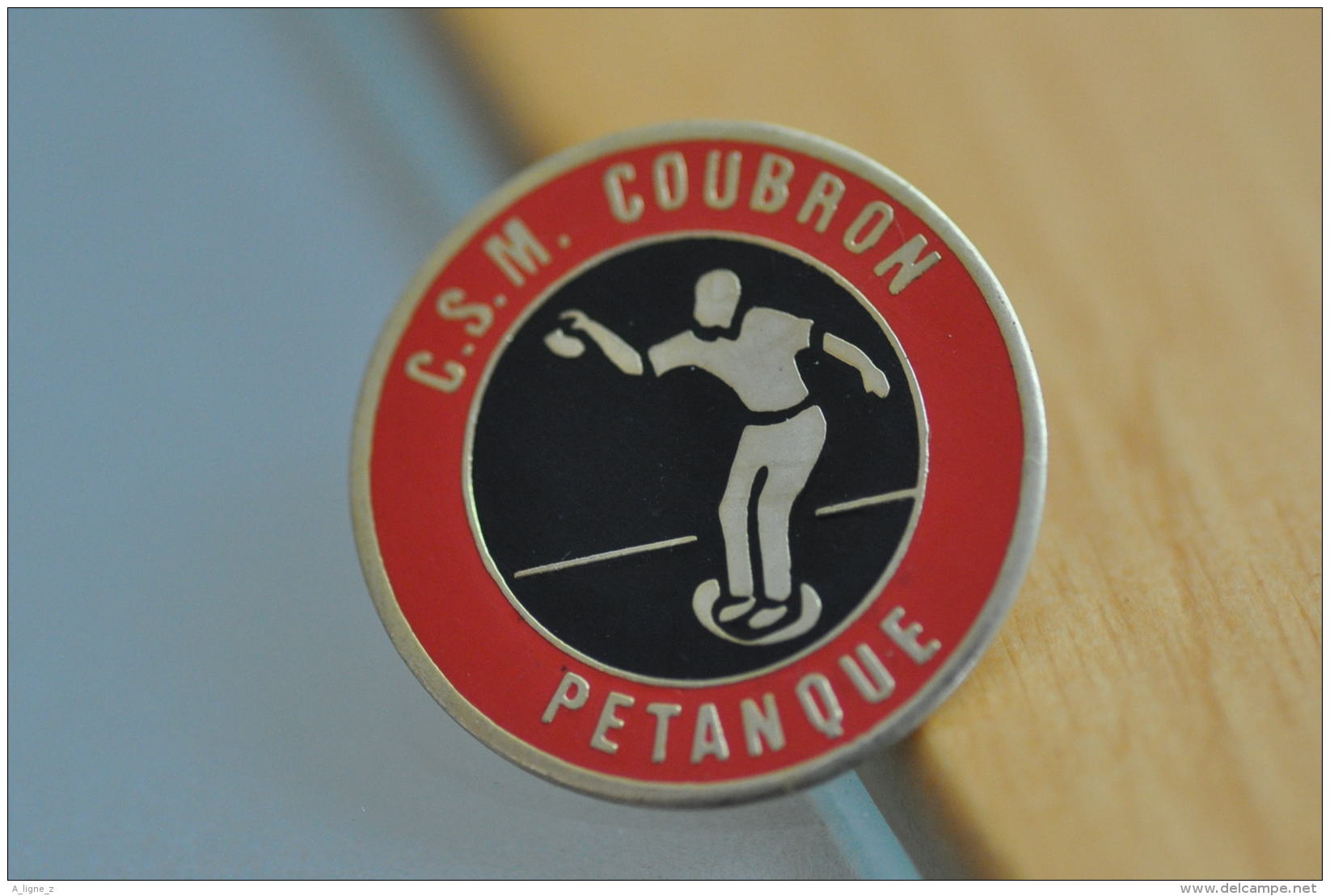 REF M4  : Pin's Pin  : Theme Sport Pétanque COUBRON - Pétanque