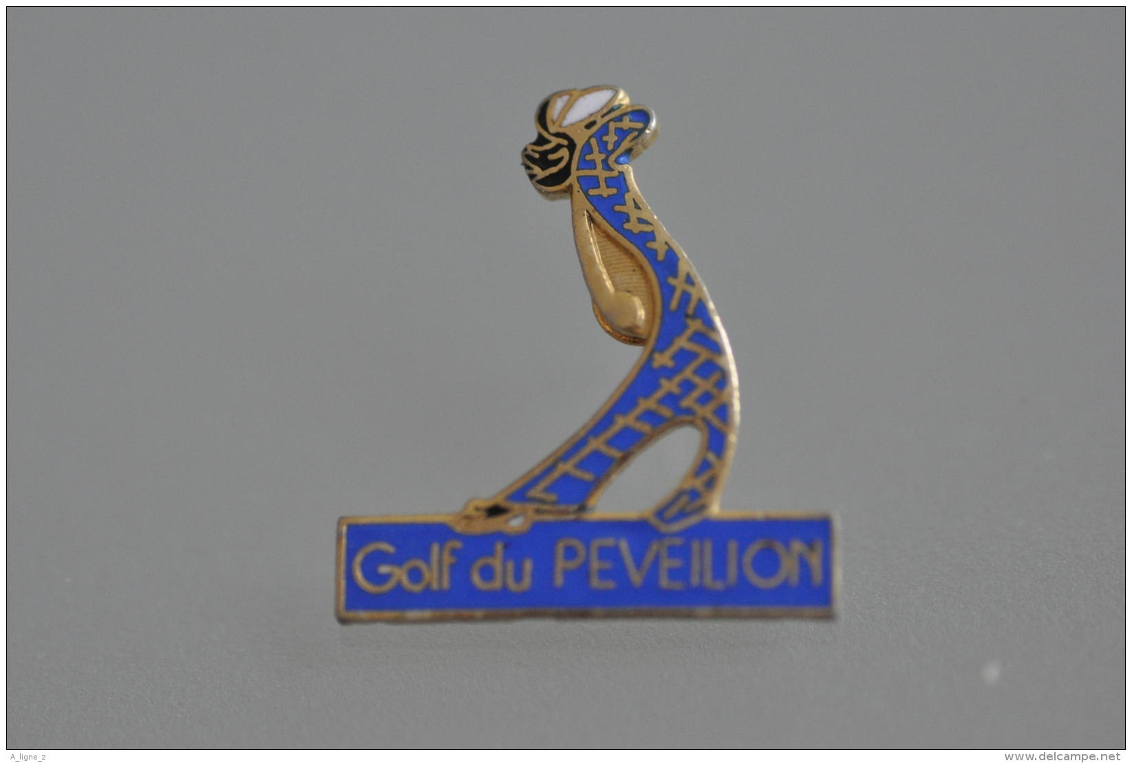 REF M4  : Pin's Pin  : Theme Sport GOLF Du Peveilion - Golf