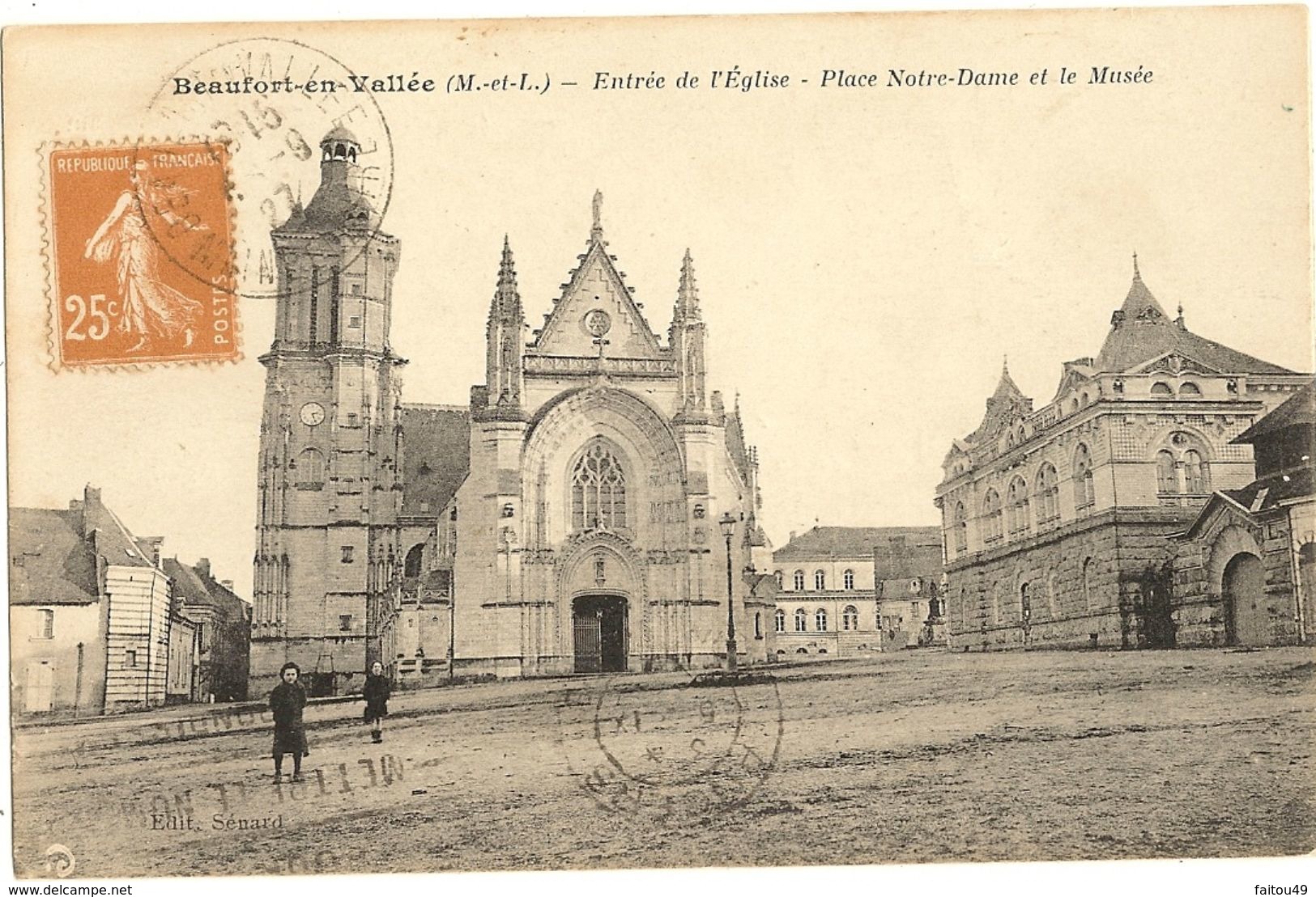 49 -  BEAUFORT EN VALLEE - Entrée De L'église - Place Notre Dame Et Le Musée   90 - Other & Unclassified