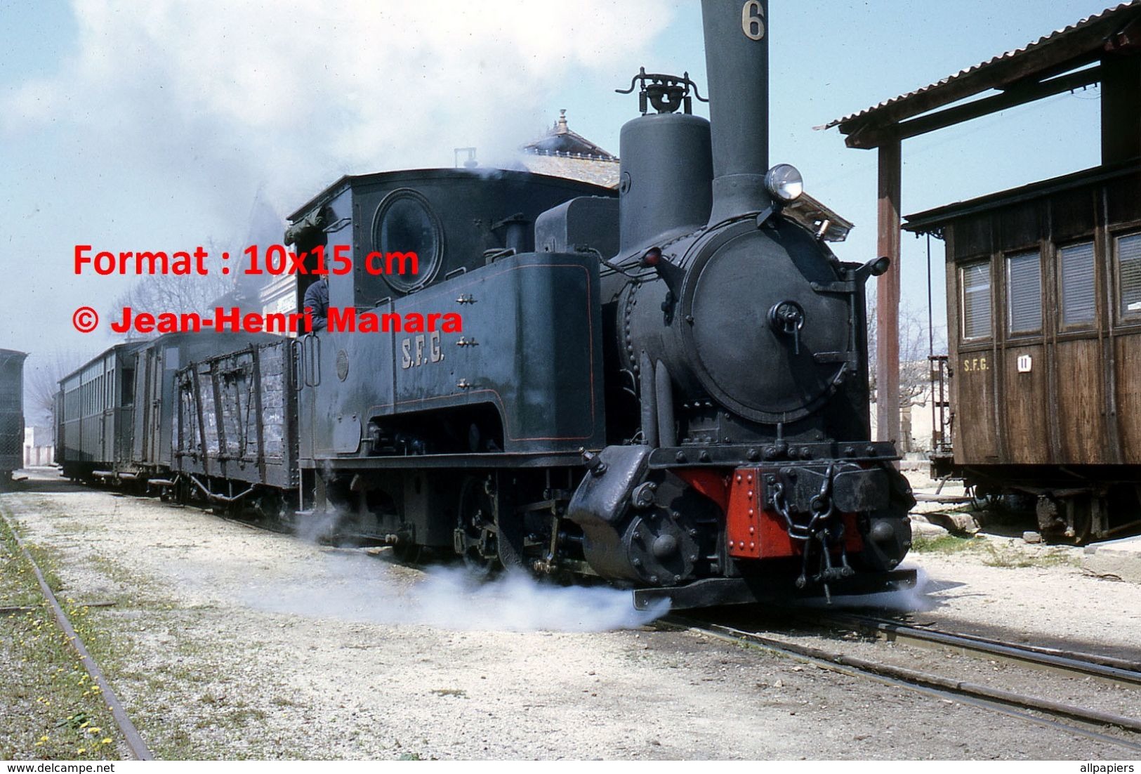 Reproduction D'une Photographie D'un Vue D'une Locomotive à Vapeur SFG V60 à San Feliu-Gerone En Espagne En 1969 - Autres & Non Classés