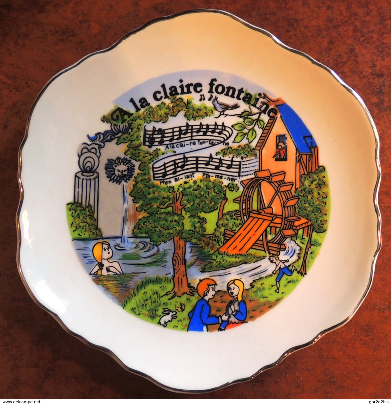 Assiette Décorative En Porcelaine : Série Des Chansons Enfantines, Comptines : " A La Claire Fontaine " - Teller