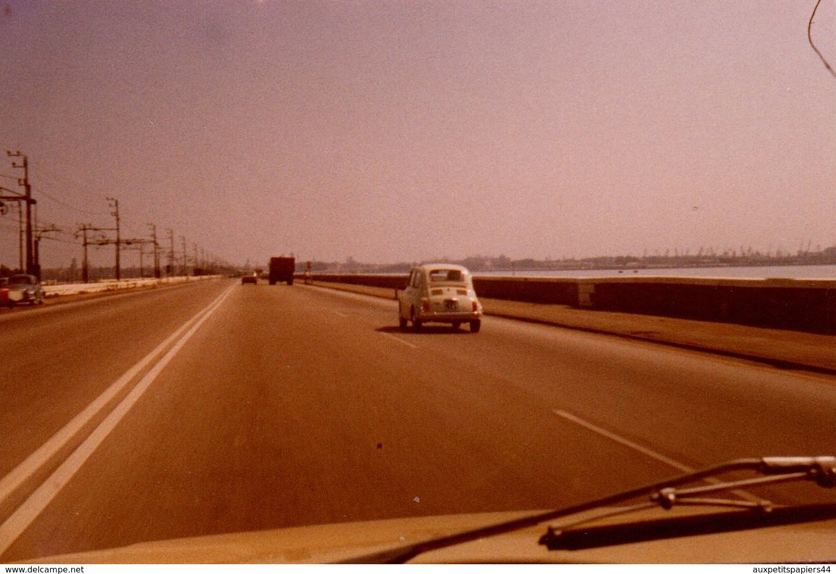 Photo Couleur Originale Fiat 500 Sur Une Grande Route Vers 1970 - Autoroute - Automobili