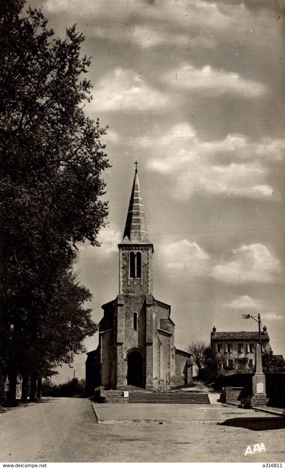 VAOUR  L EGLISE ET LA PLACE - Vaour