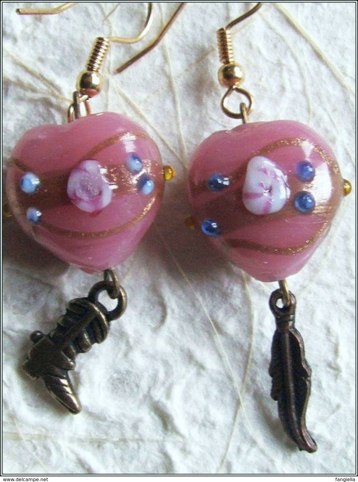 Boucles D'oreilles Perles Artisanales Coeur Rose En Verre Lampwork Botte Western Et Plume  Les Coeurs Font Environ 19x18 - Earrings