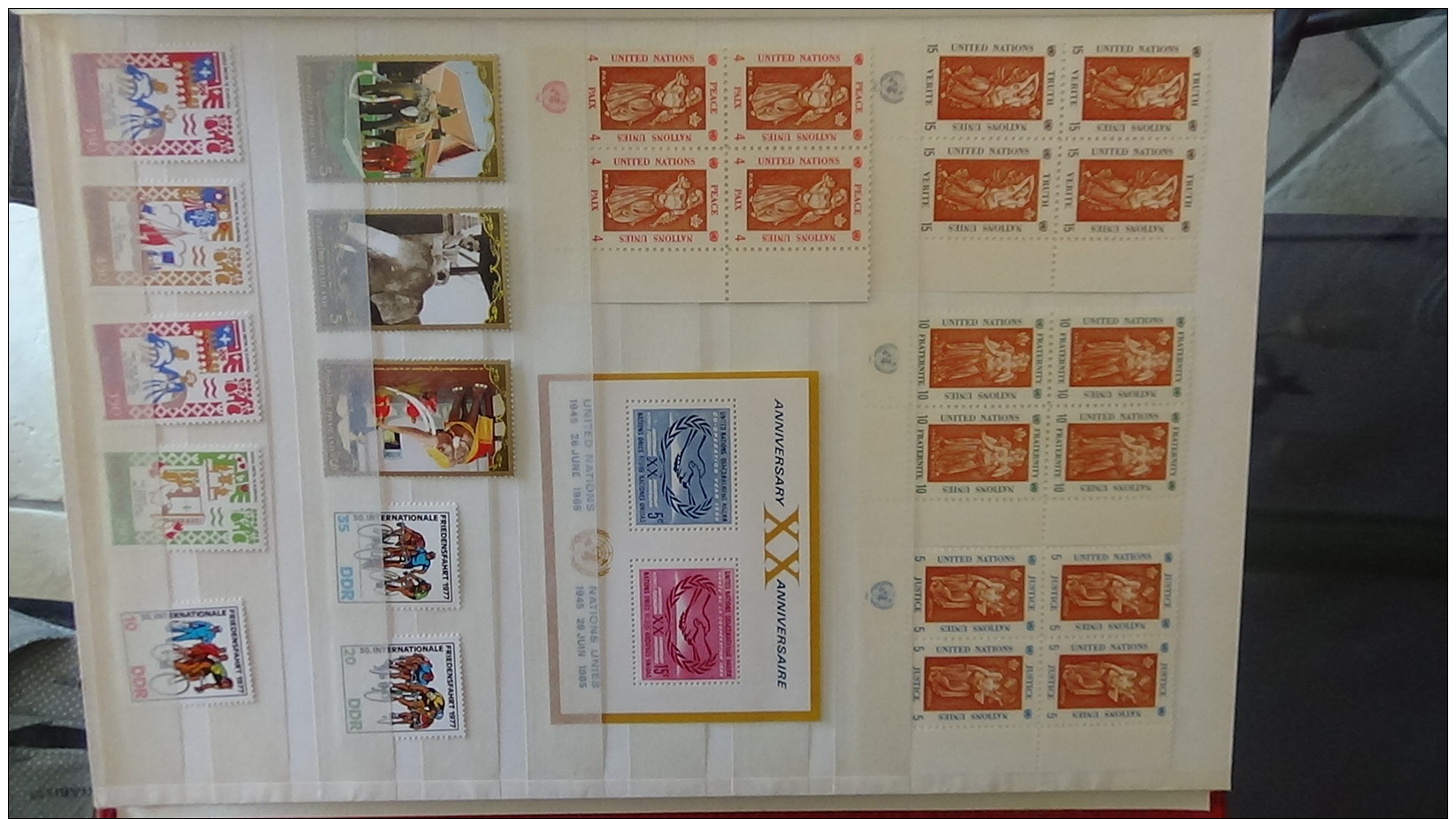 C Belle Collection De Timbres Et Blocs ** Du Monde . A Saisir !!! - Collections (en Albums)