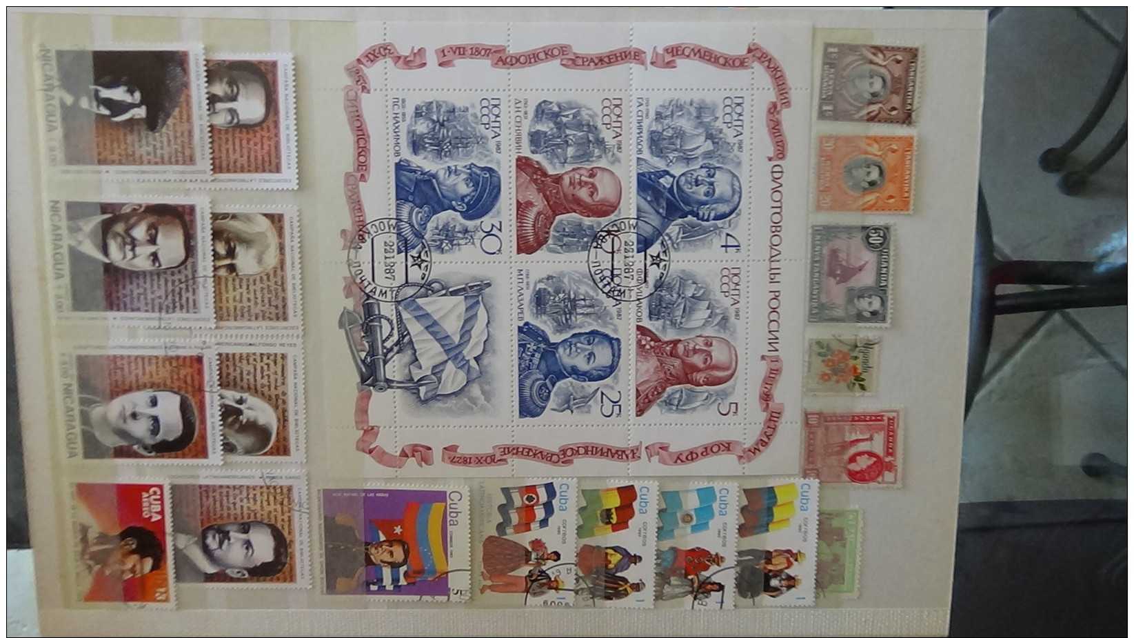 C Belle collection de timbres et blocs oblitérés du monde . A saisir !!!