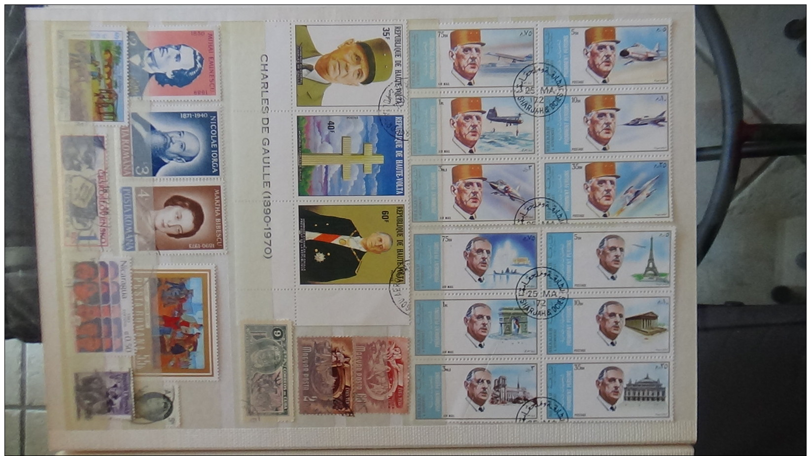 C Belle collection de timbres et blocs oblitérés du monde . A saisir !!!