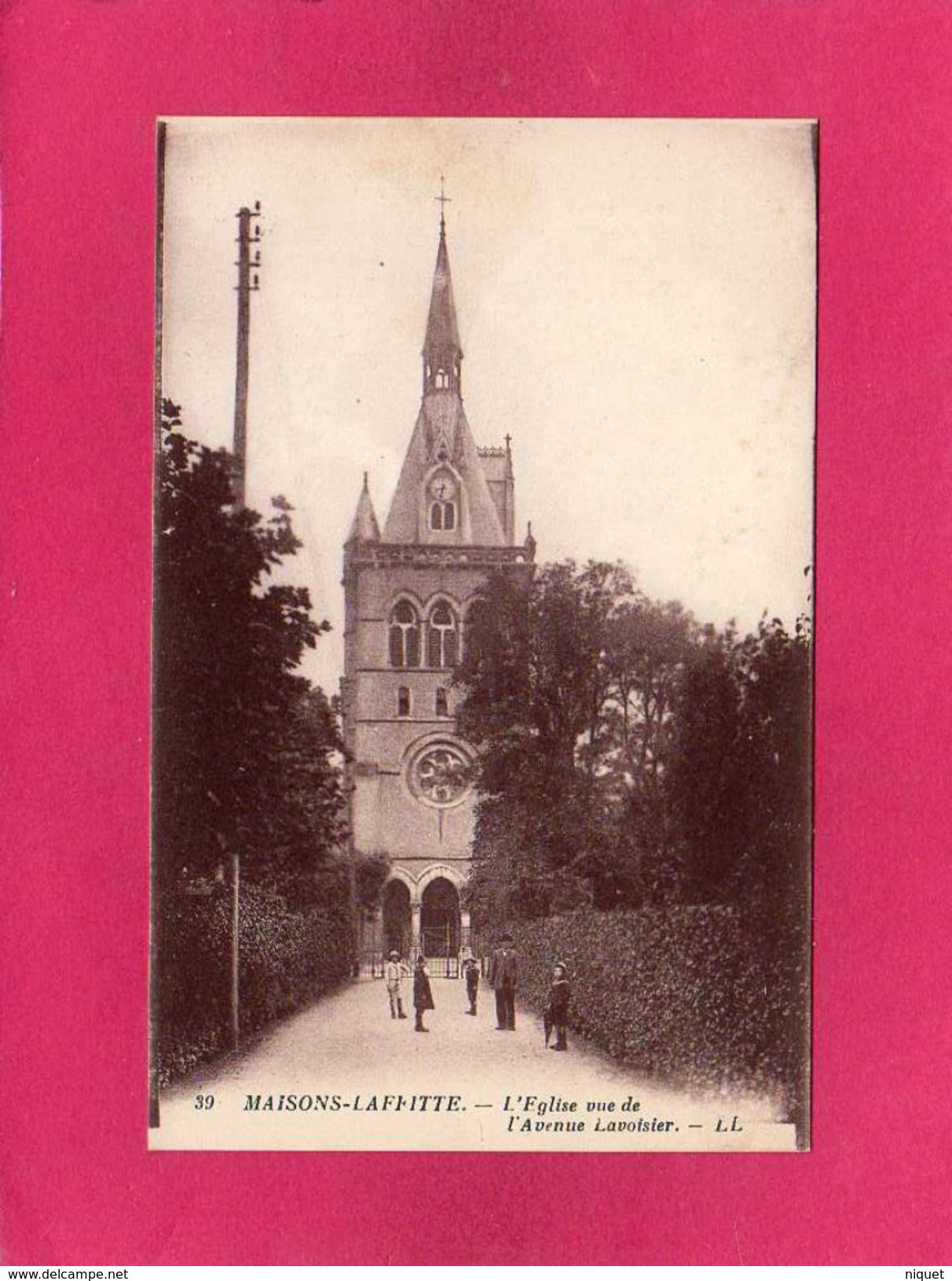 78 YVELINES, MAISONS-LAFFITTE, L'Eglise Vue De L'Avenue Lavoisier, Animée, (L. L.) - Maisons-Laffitte