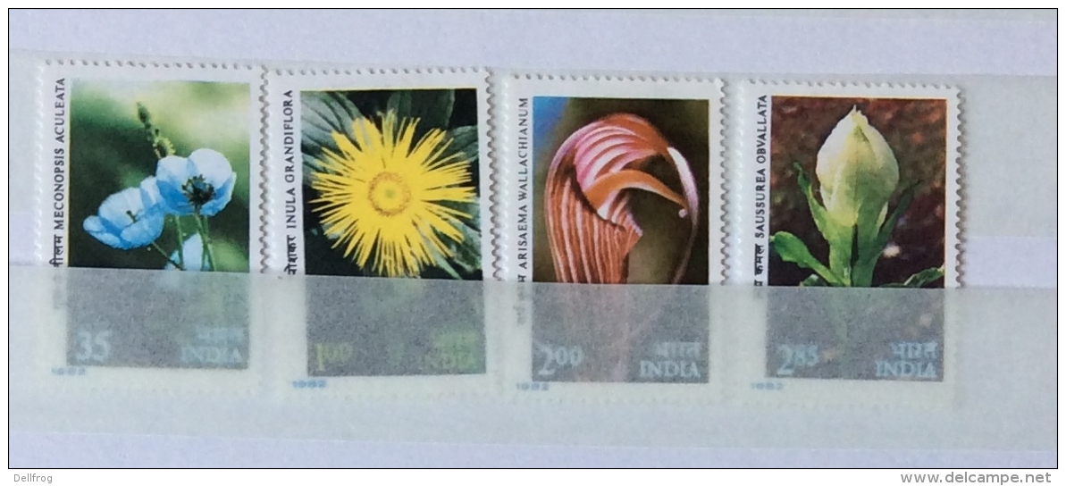 India 1982 SG  1043-6 FLOWERS SET MLH - Unused Stamps