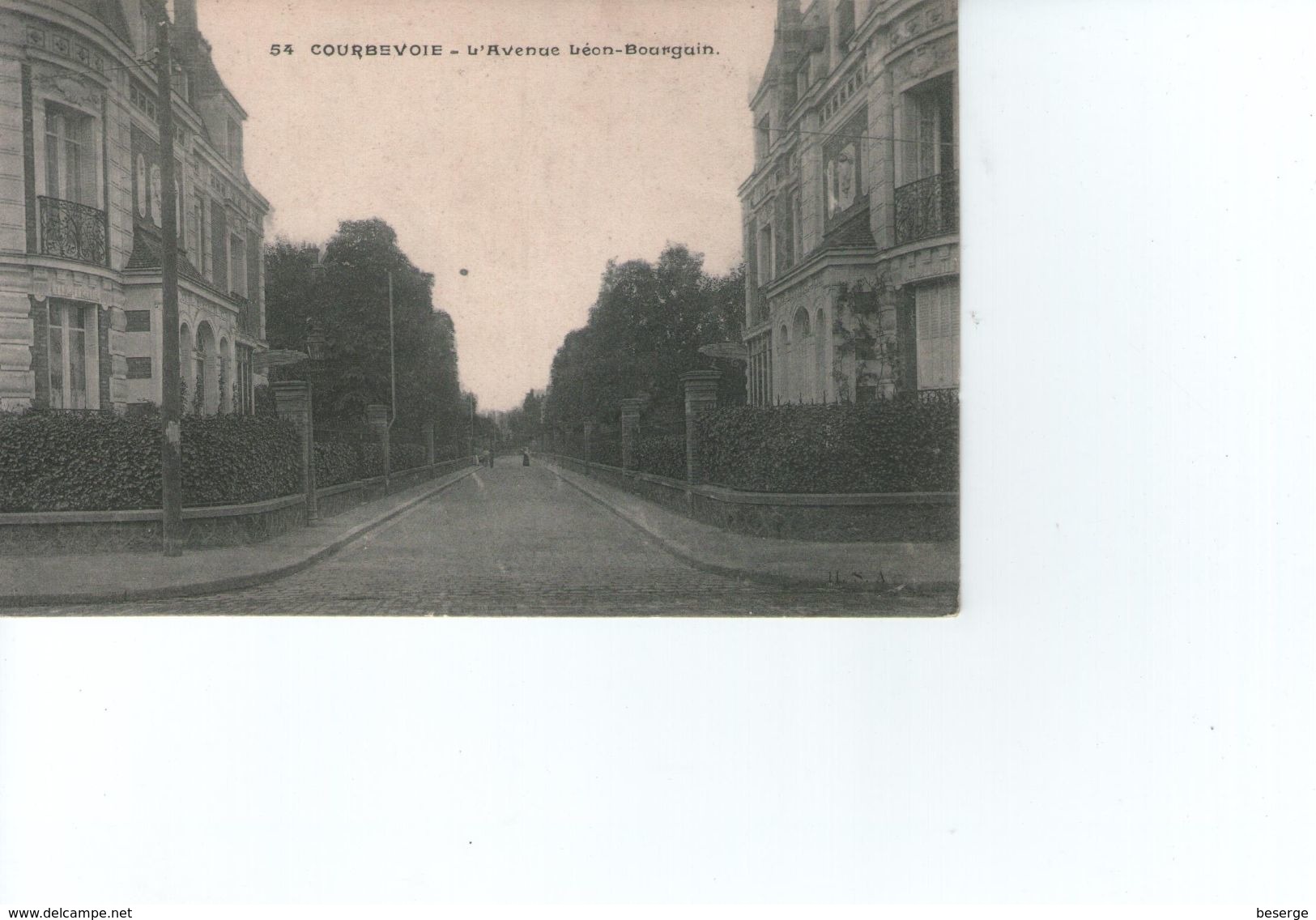 Courbevoie L'avenue Léon Bourguin Ref 08/13/17 - Courbevoie