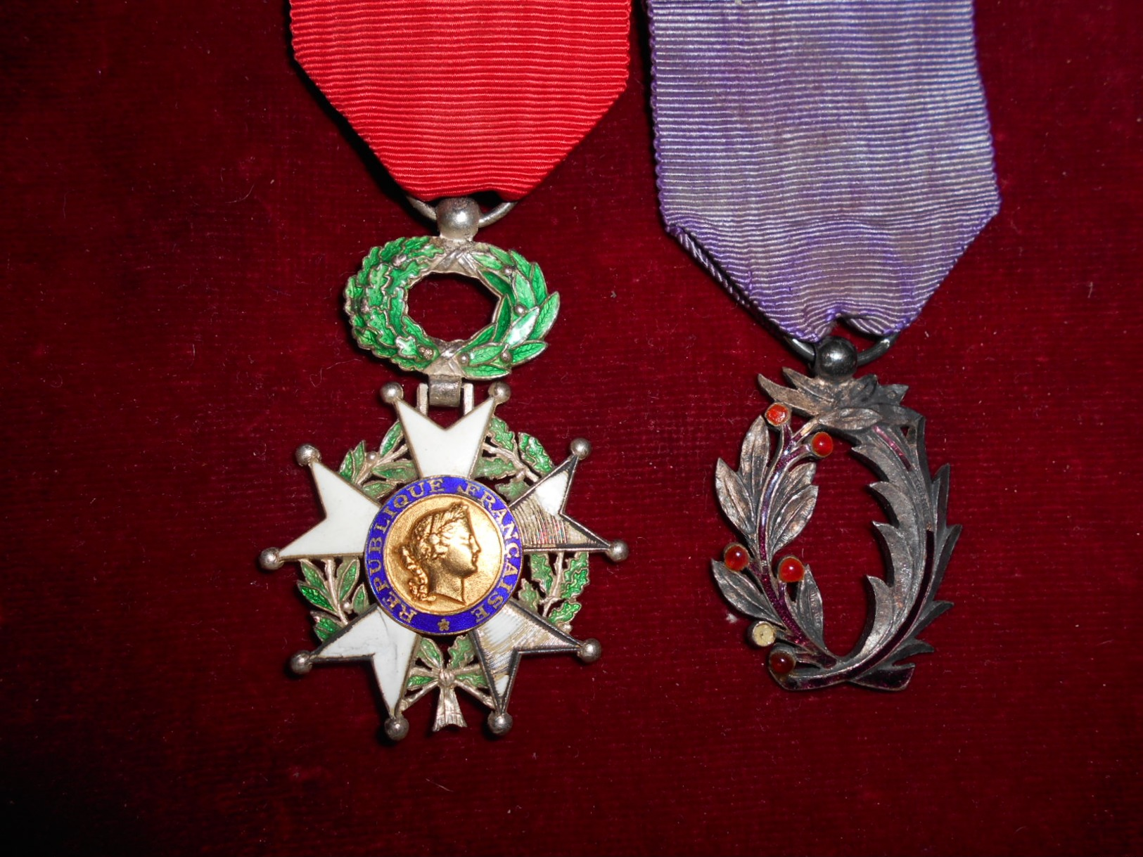 LOT DECORATIONS LEGION D HONNEUR EN L ETAT ET PALMES ACADEMIQUES EN L ETAT - Francia