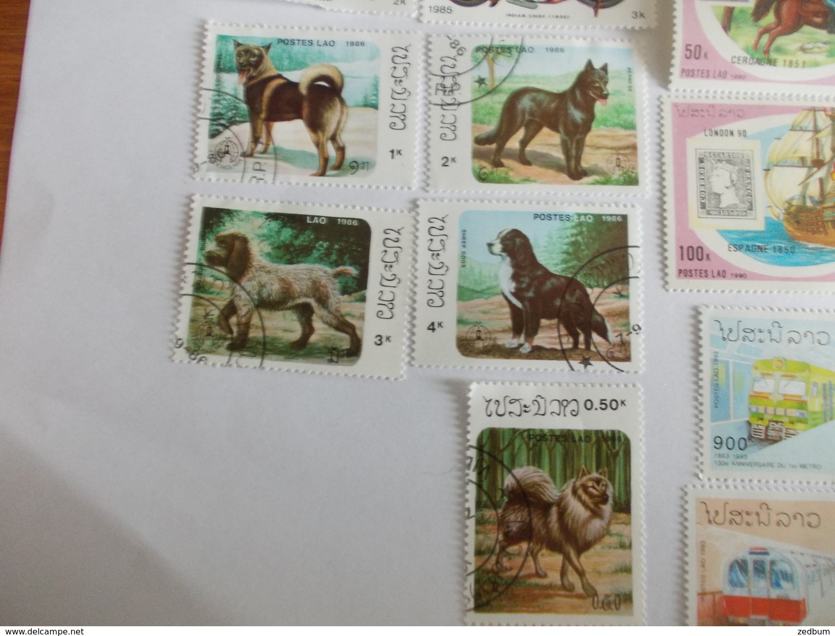 TIMBRE Laos Valeur 12.10 &euro; - Laos