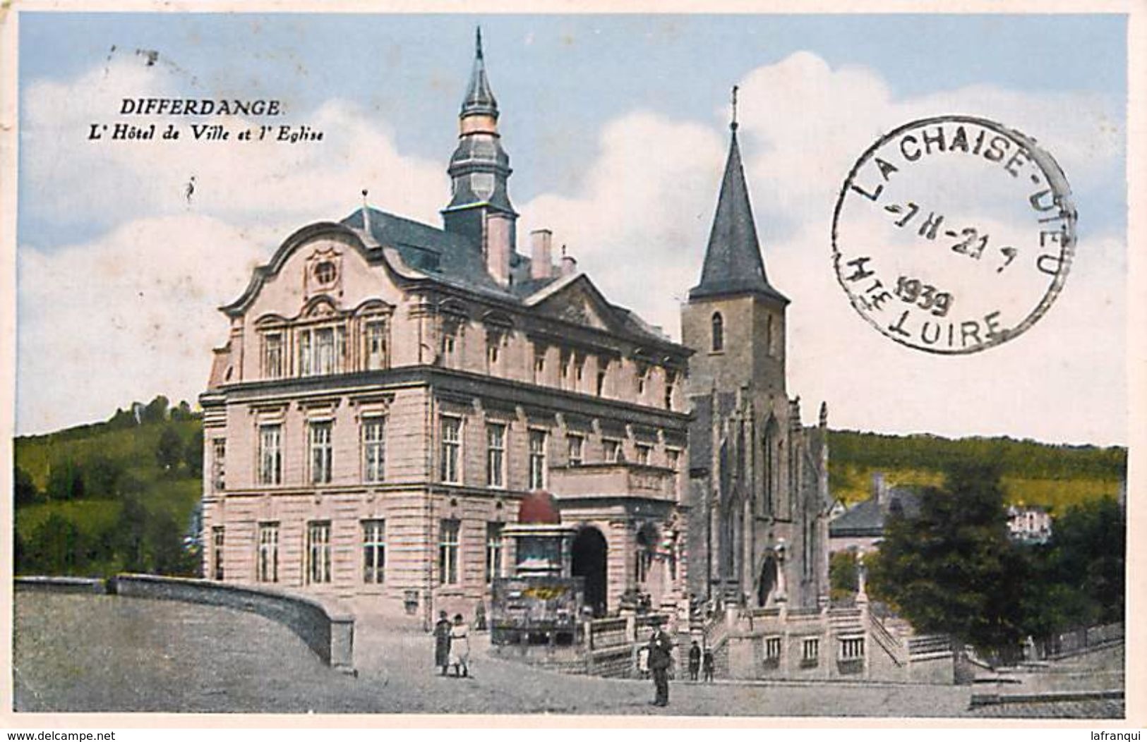 Ref V195- Luxembourg - Differdange  - L Hotel De Ville Et L Eglise  -carte Bon Etat  - - Differdange