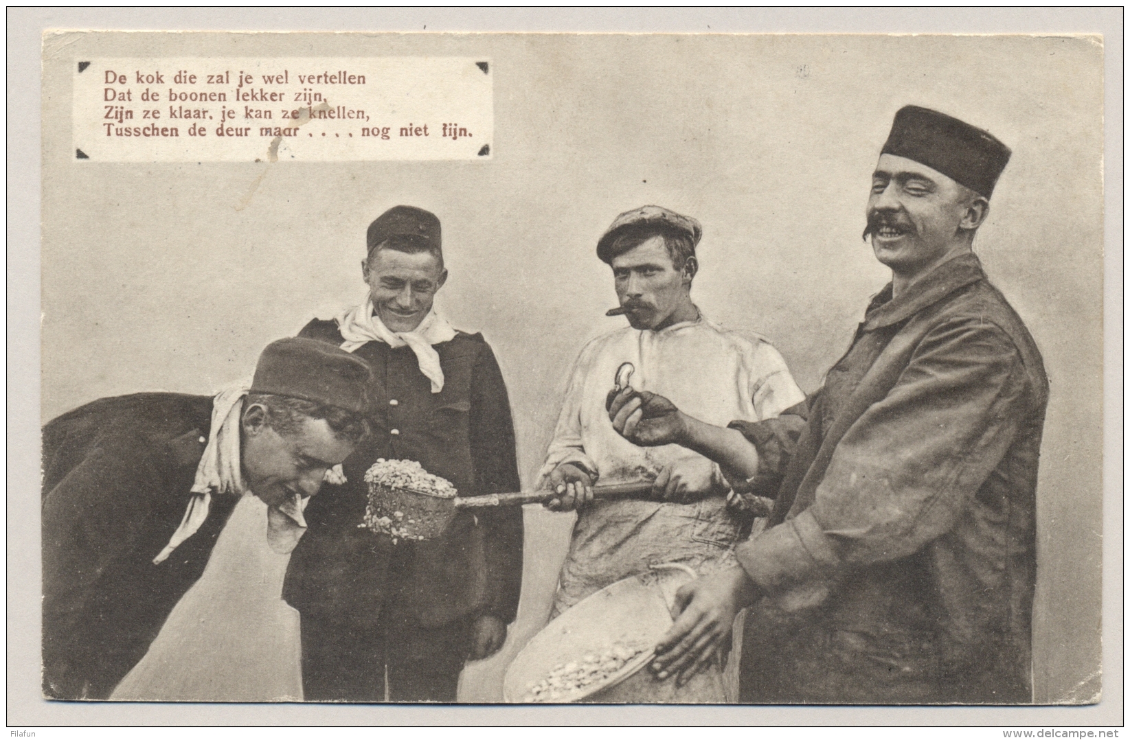 Nederland - 1914 - Militair Portvrij Op Grappige Fotokaart Van Apeldoorn Naar Nieuwe Pekela - Oorlog 1914-18