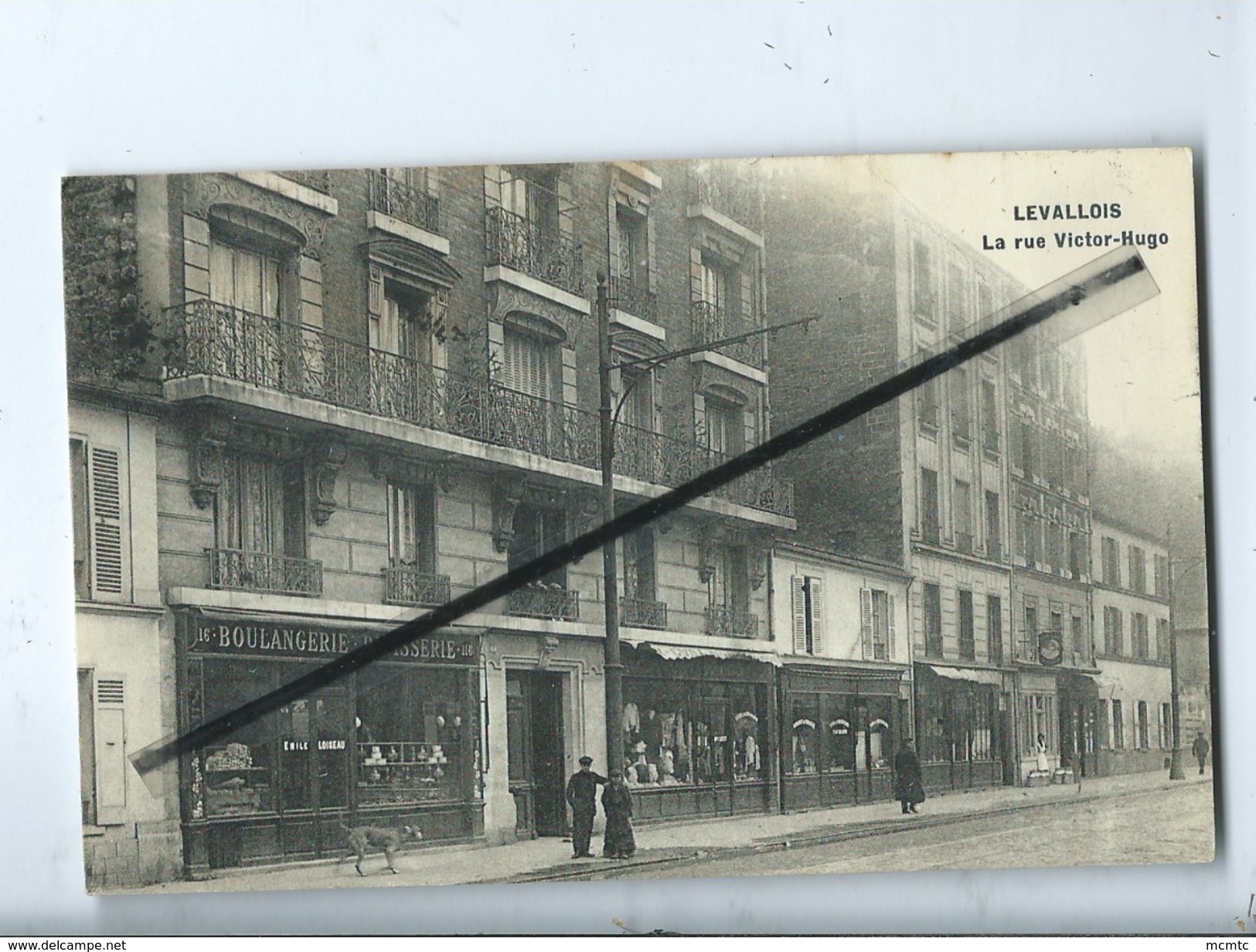 CPA  - Levallois - La Rue Victor Hugo  -  (Boulangerie Pâtisserie ) - Levallois Perret