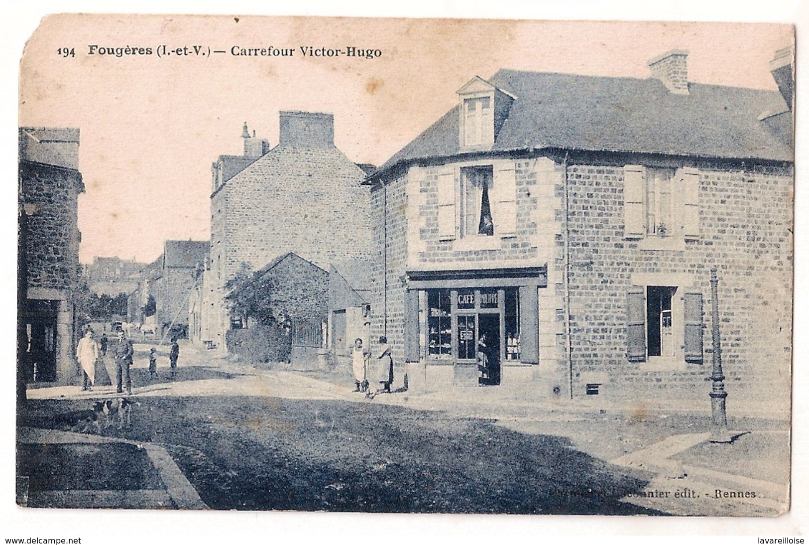 CPA 35 FOUGERES CARREFOUR VICTOR HUGO CAFE COMMERCE  RARE !! - Fougeres