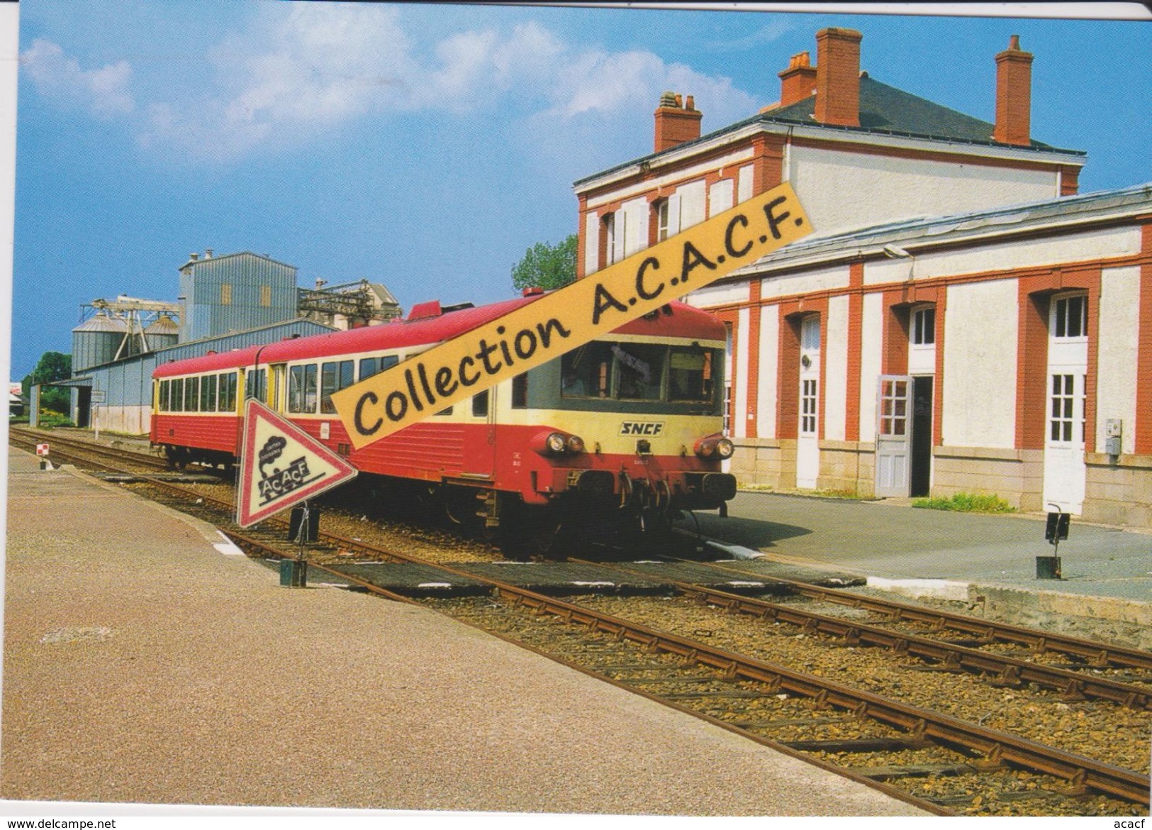 Autorail X 4500 "Caravelle", En Gare De Loudéac (22) - - Loudéac