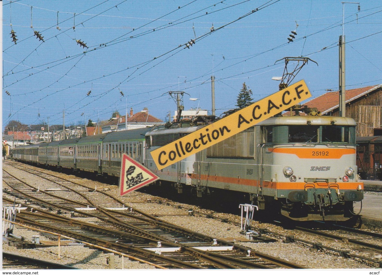 BB 25100 Et BB 25200 Avec Train Pour Paris, En Gare De La Roche-sur-Foron (74) - - Bahnhöfe Mit Zügen