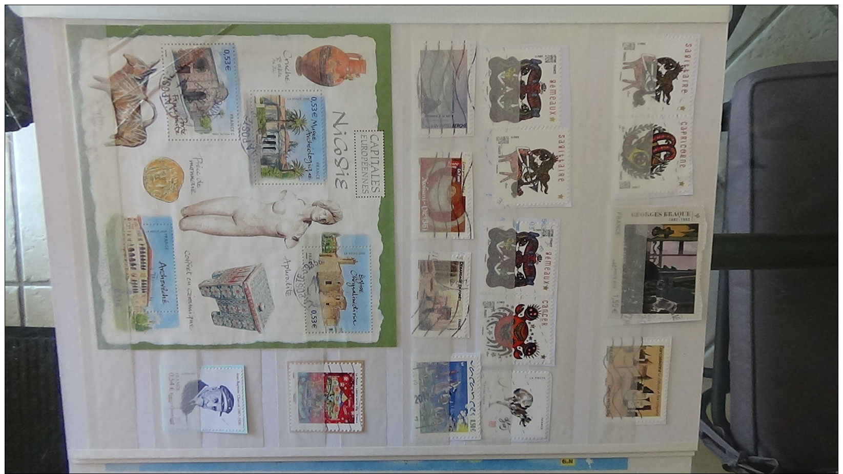 C Album de timbres et blocs de France uniquement en euros. A saisir