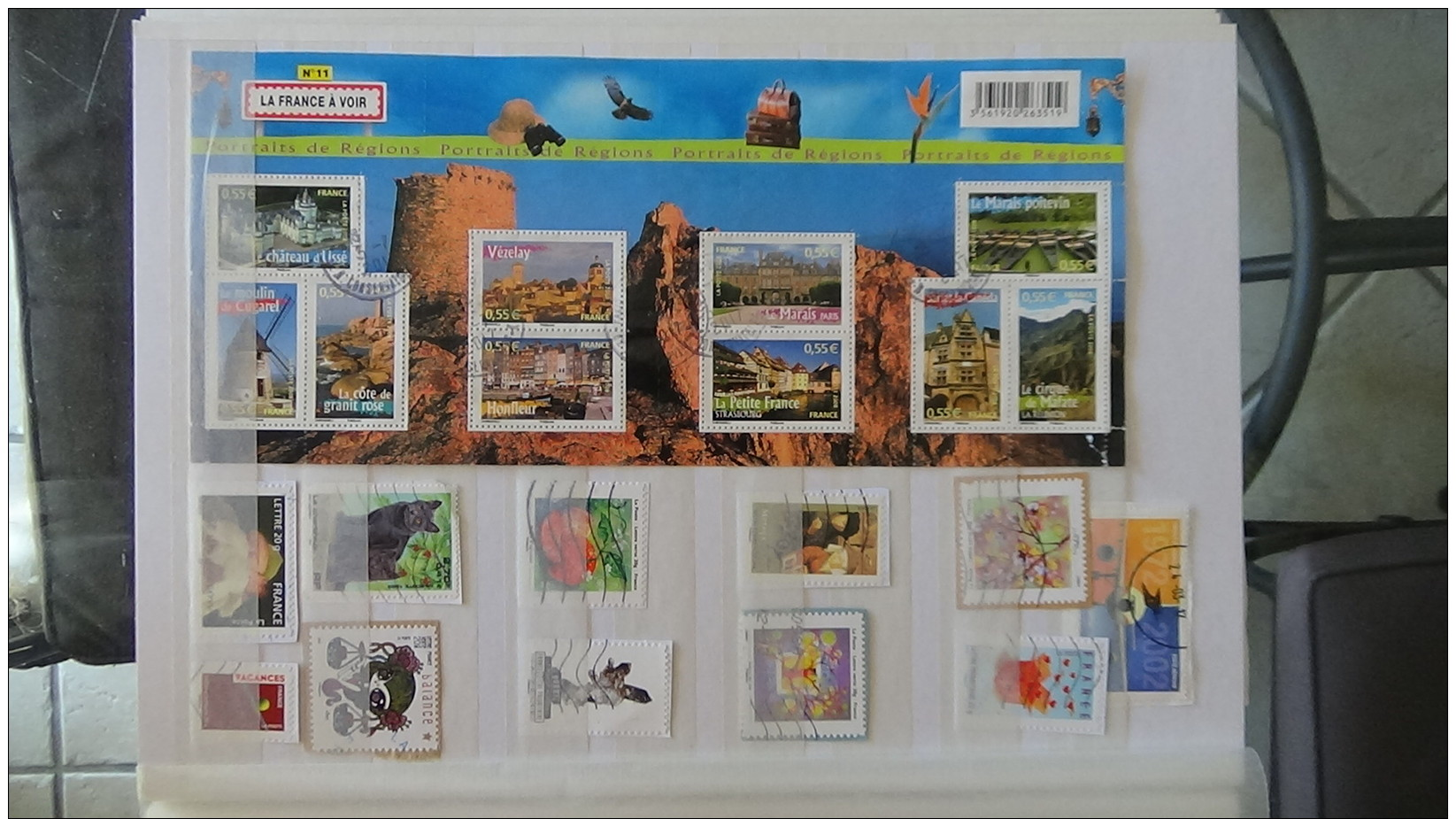 C Album de timbres et blocs de France uniquement en euros. A saisir