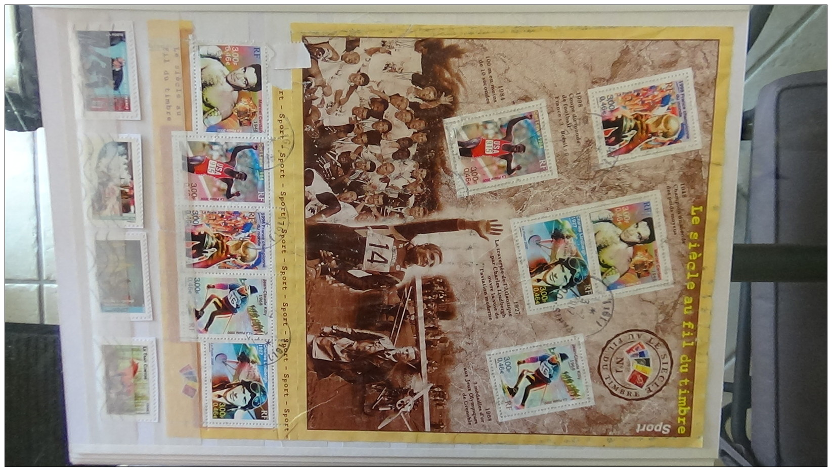 C Album de timbres et blocs de France uniquement en euros. A saisir