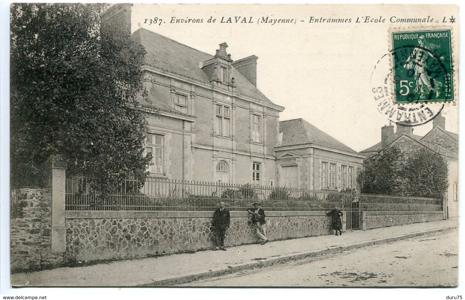 CPA 1910 - ENTRAMMES L'Ecole Communale ( Ecole - Rue Animée ) Ecrite - Entrammes