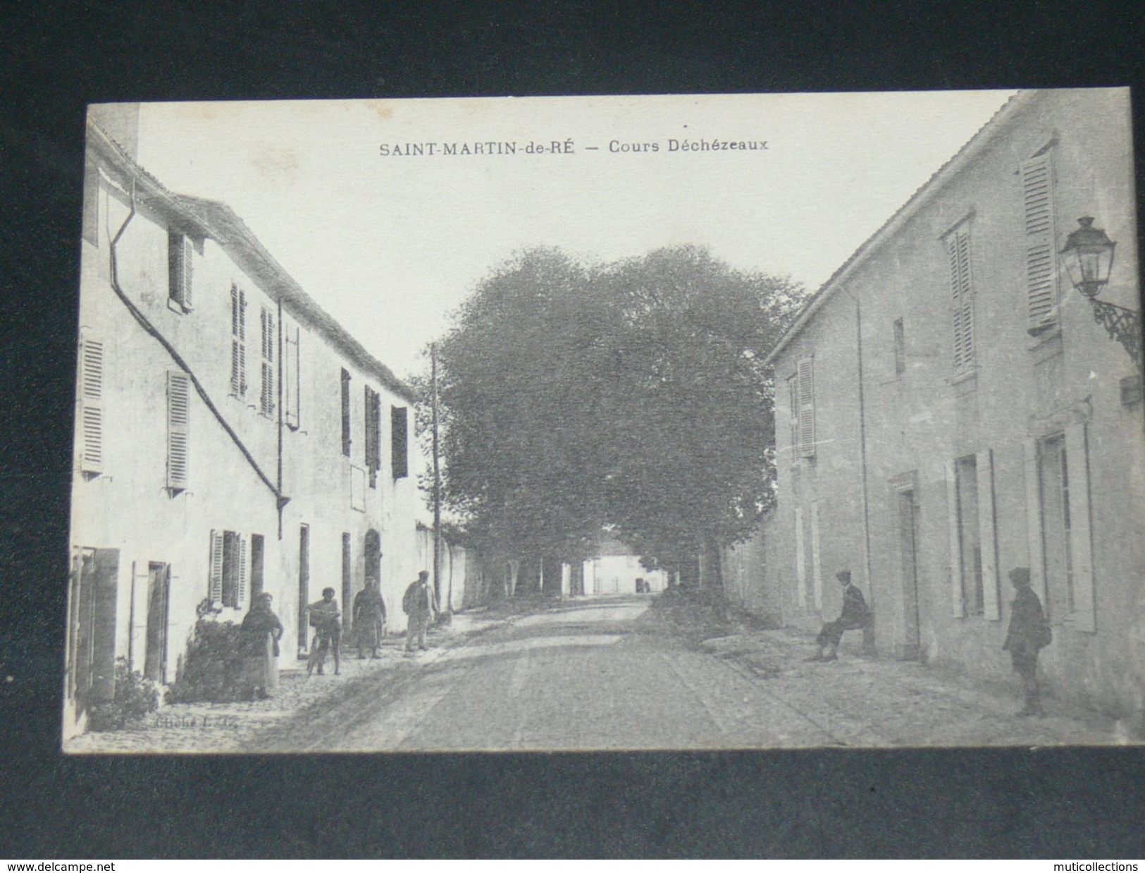 ILE DE RE  1920  /  SAINT MARTIN DE RE   /   COURS DECHEZEAUX  /   CIRC NON   EDIT - Ile De Ré