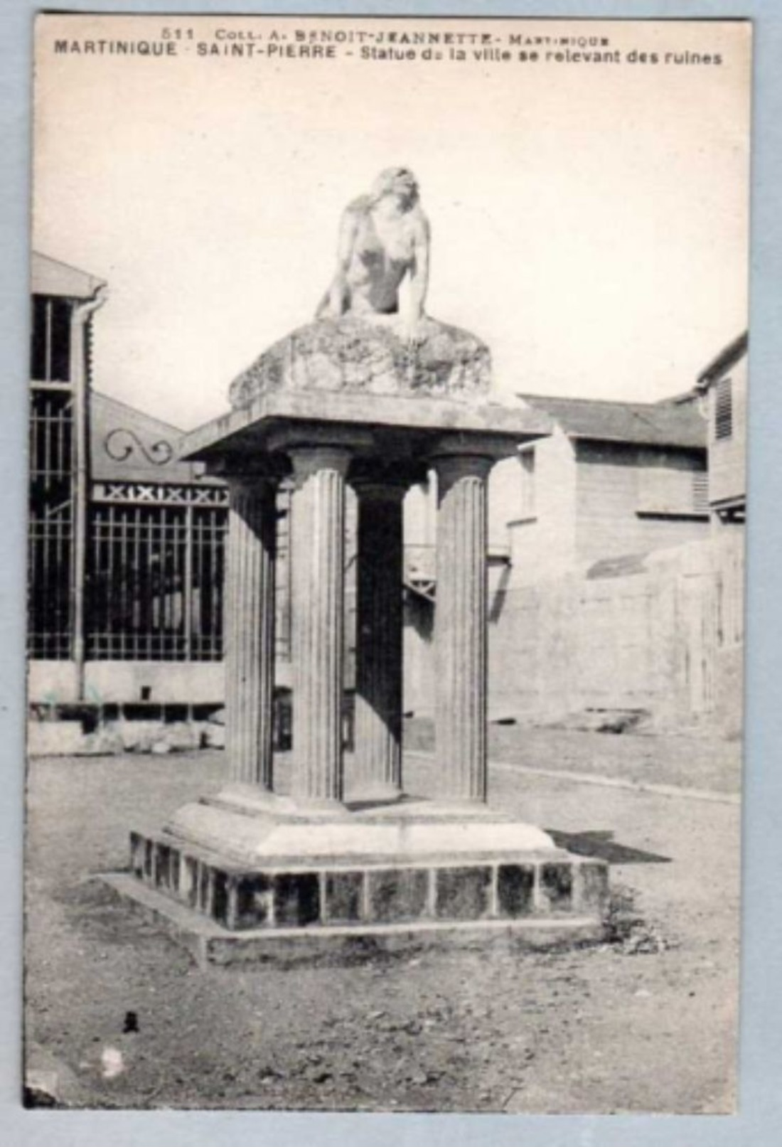 Martinique Saint-Pierre - Statue De La Ville Se Relevant Des Ruines - Autres & Non Classés