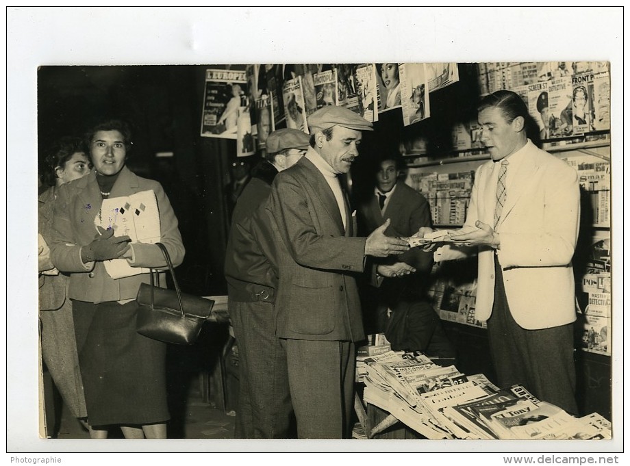 Argentine Buenos Aires Pedro Manfredini Au Marchand De Journaux Ancienne Photo 1959 - Sports