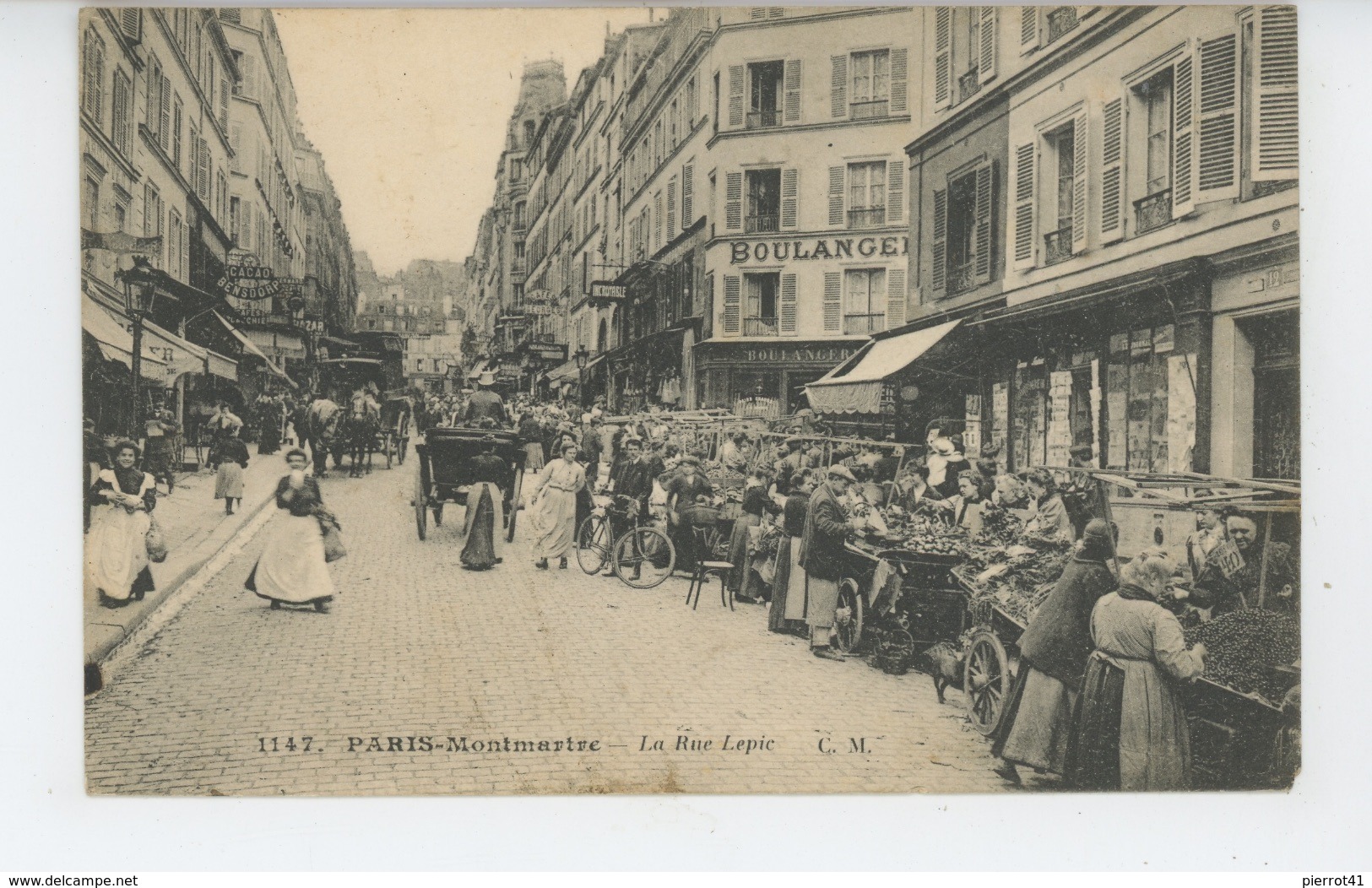 PARIS - XVIIIème Arrondissement - MONTMARTRE - La Rue Lepic - District 18