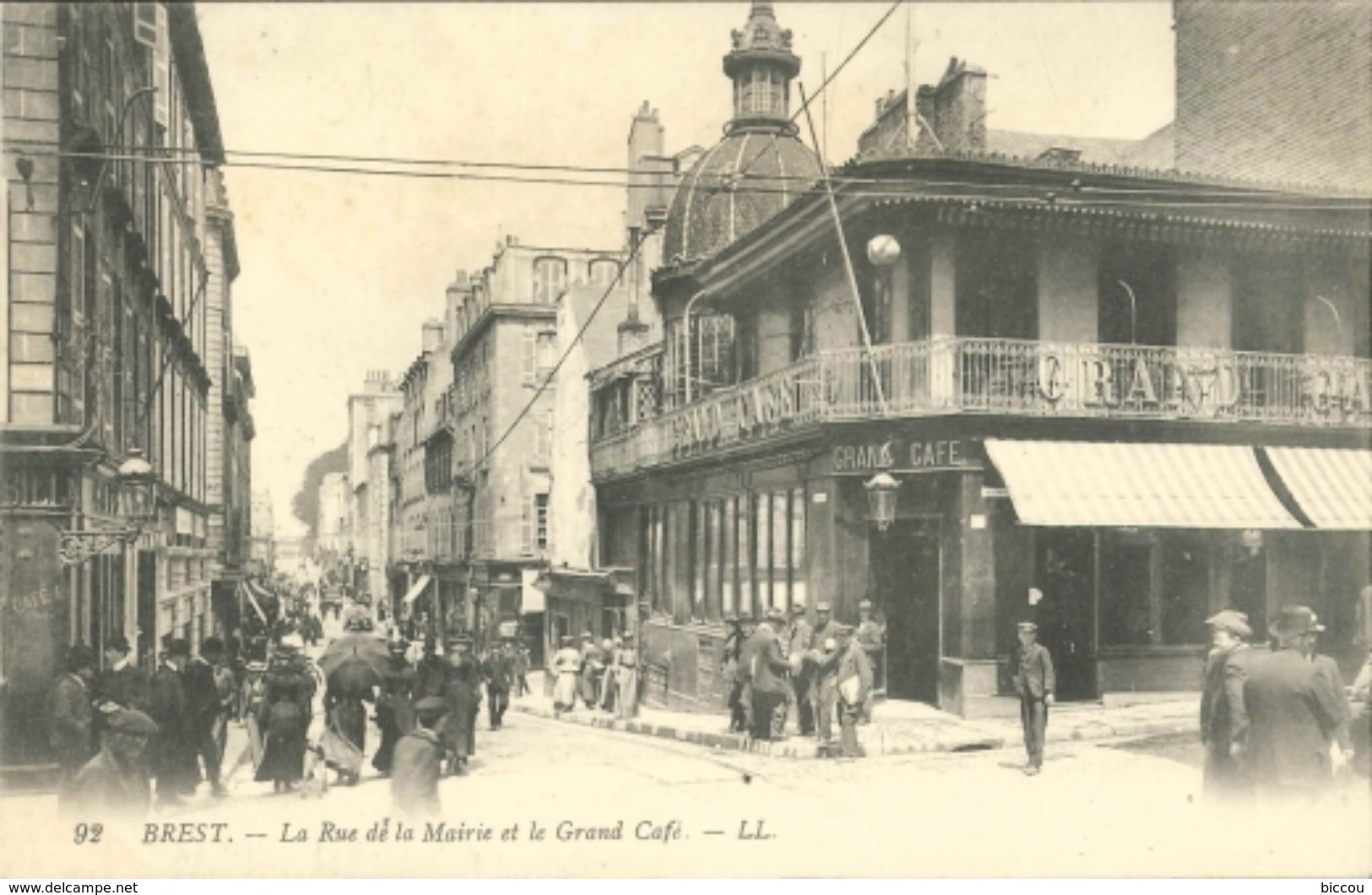 CPA BREST 29 - La Rue De La Mairie Et Le Grand Café (Animée) - N° 92 - LL - Brest