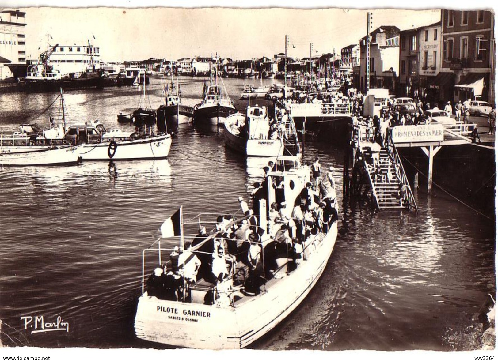 LES SABLES D'OLONNE: Le Port Et Le Bateau Promenade - Sables D'Olonne