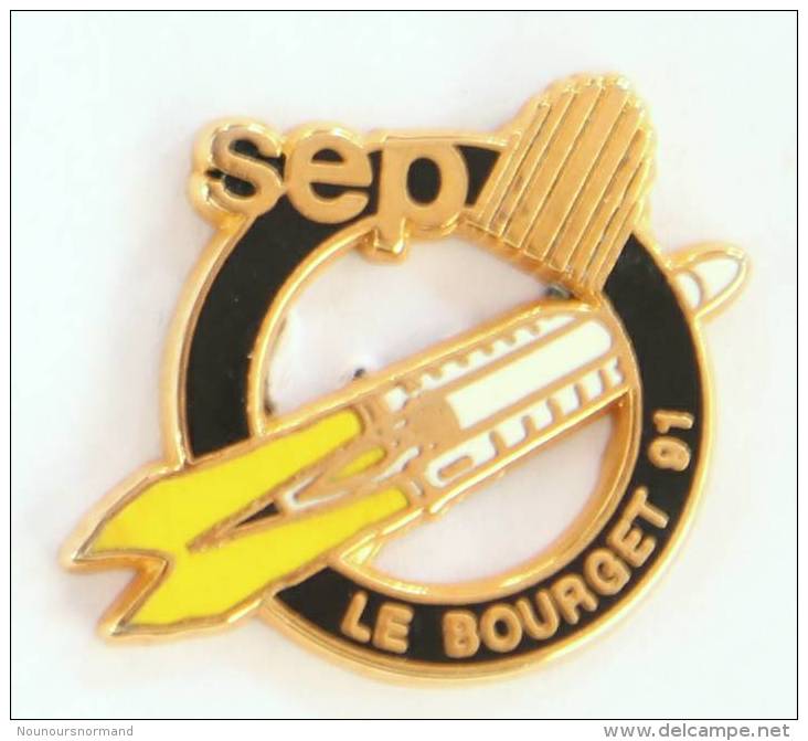 Pin's  SEP (Société Européenne De Propulsion) - LE BOURGET 91 - Fusée Ariane 5 - Zamac - Deat -  G866 - Espace