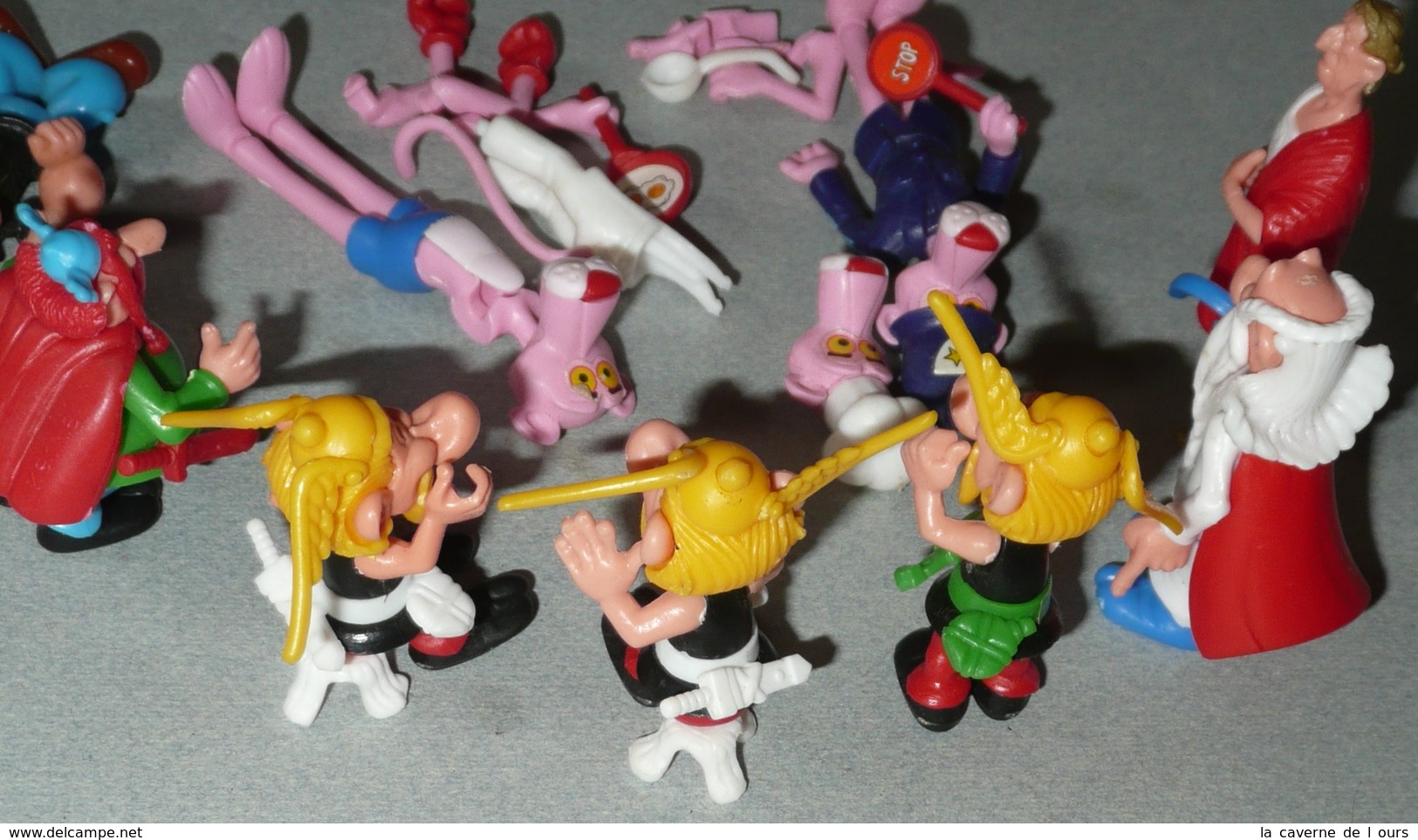 Lot D'anciennes Figurines KINDER Plastique à Monter, Astérix Panthère Rose Panoramix, Personnages BD - Familles