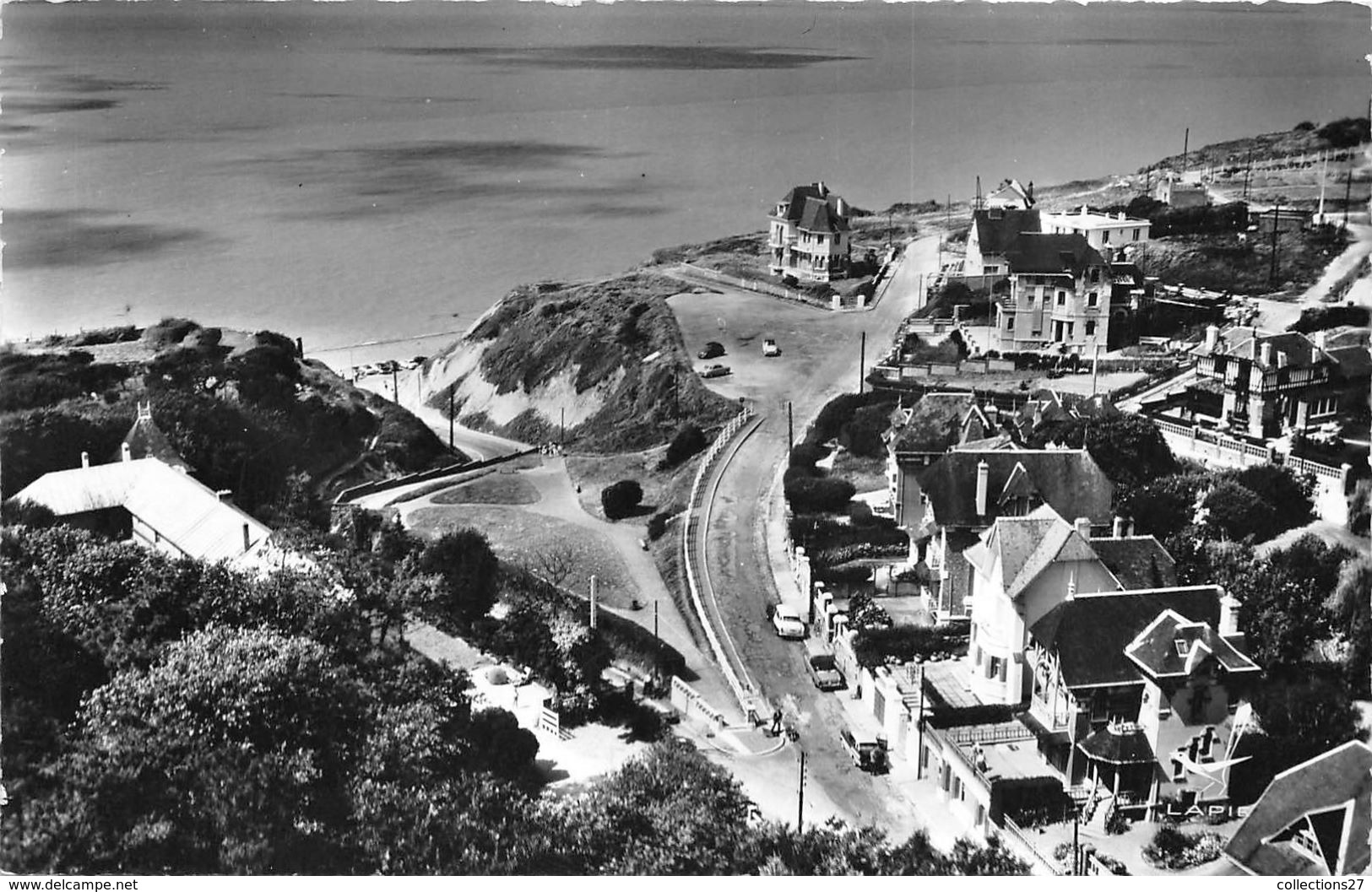 76-MESNIL-VAL- GRANDE RUE VERS LA FALAISE , VUE DU CIEL - Mesnil-Val