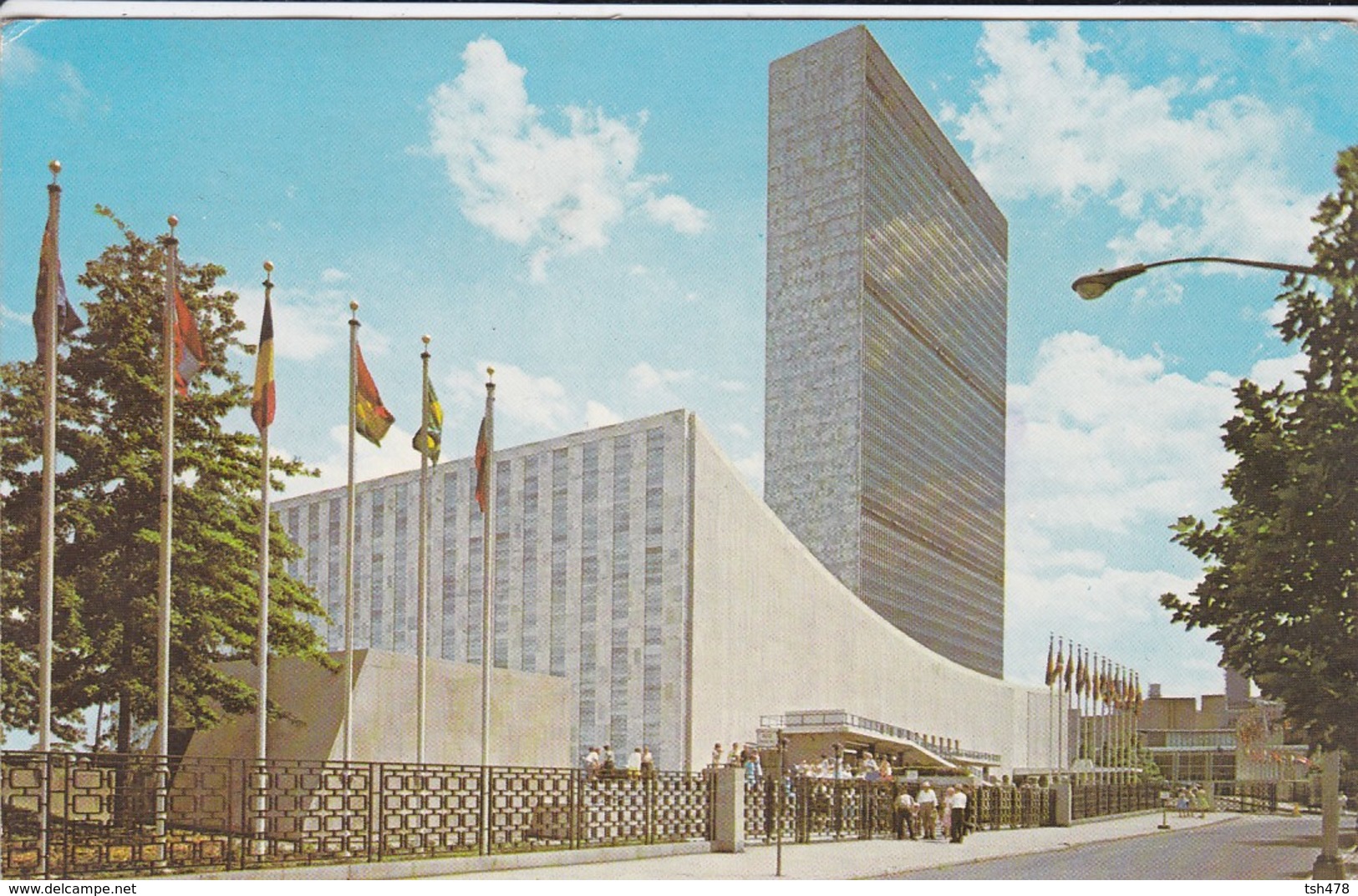 ETATS-UNIS--THE UNITED NATIONS WORLD CAPITAL STANDS ON THE SITE ...--voir 2 Scans - Autres & Non Classés